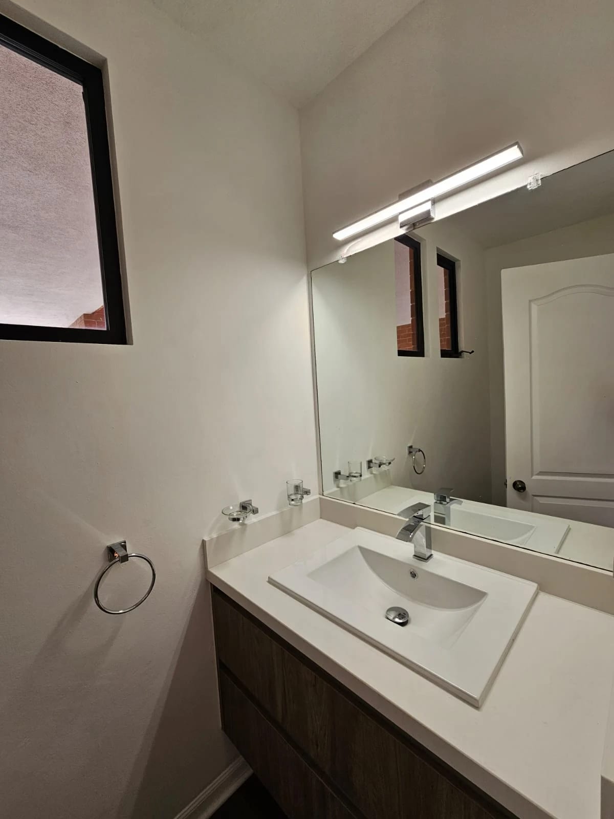 Casa remodelada en Alquiler, Condominio Elgin 2, zona 13 — Casa en Alquiler en Elgin, Zona 13, Guatemala, Ciudad — foto 9 de 16