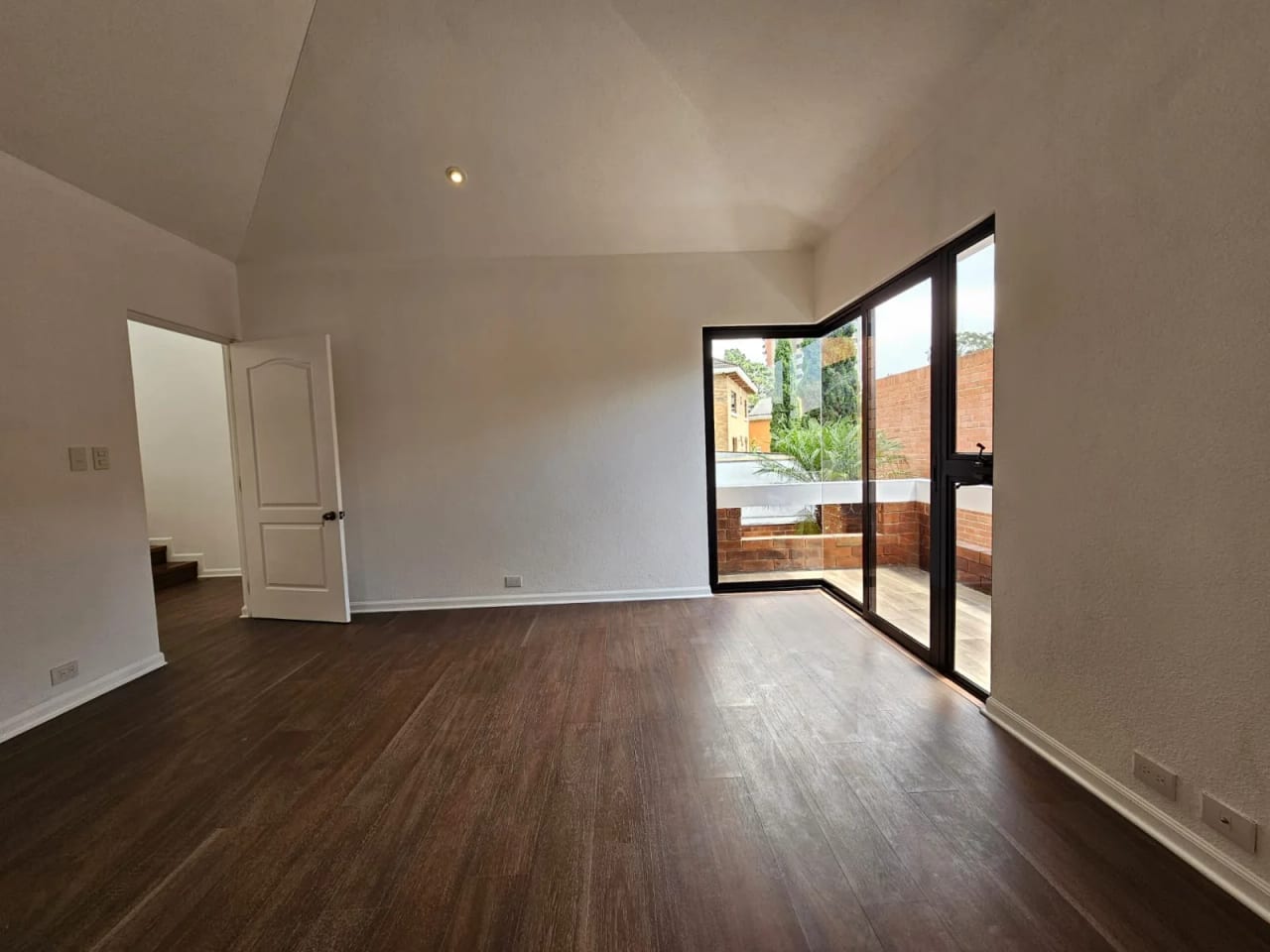 Casa remodelada en Alquiler, Condominio Elgin 2, zona 13 — Casa en Alquiler en Elgin, Zona 13, Guatemala, Ciudad — foto 10 de 16