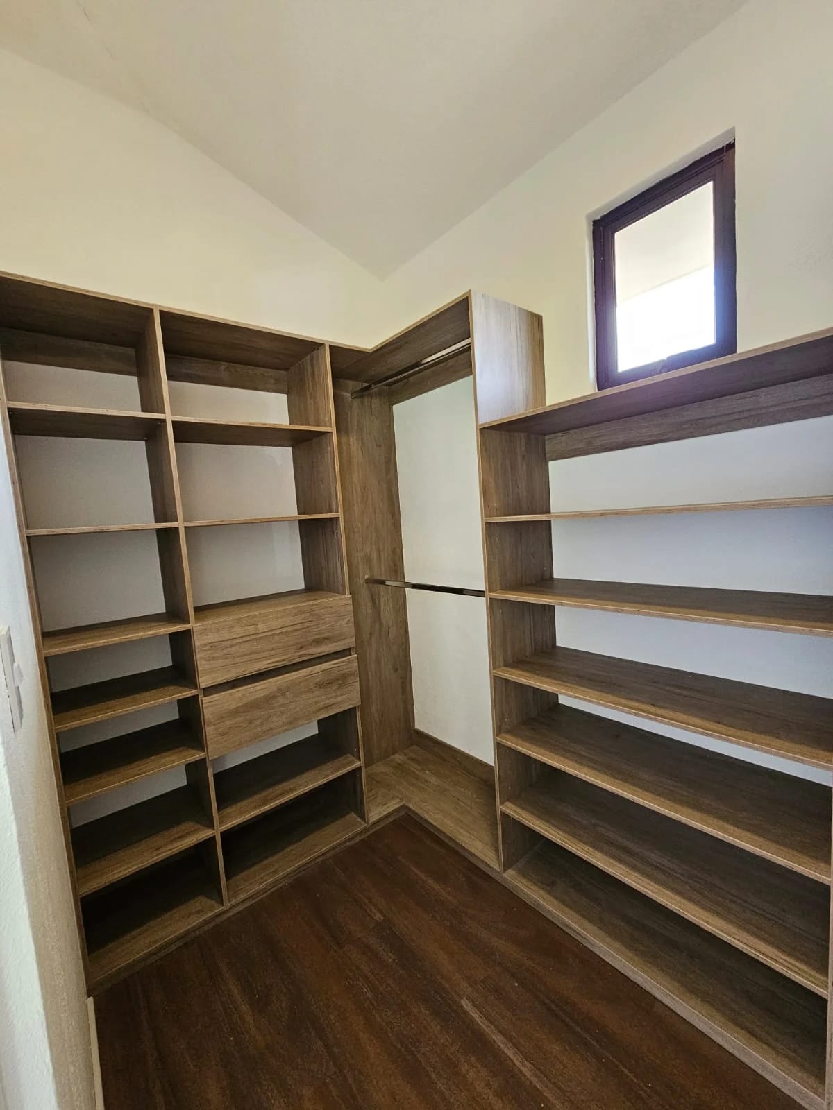 Casa remodelada en Alquiler, Condominio Elgin 2, zona 13 — Casa en Alquiler en Elgin, Zona 13, Guatemala, Ciudad — foto 14 de 16