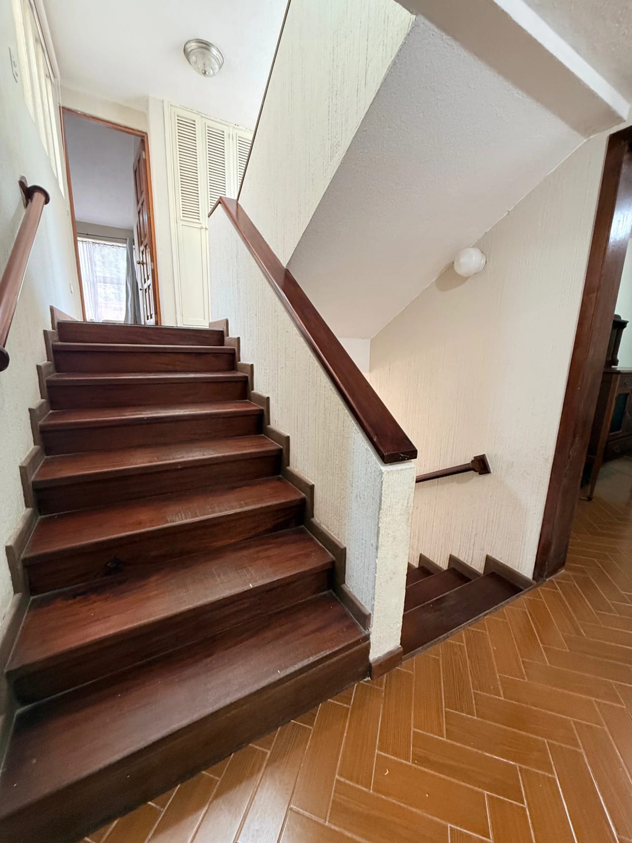 Elegante Casa en alquiler, Oakland, zona 10 — Casa en Alquiler en Zona 10, Guatemala, Ciudad — foto 6 de 15