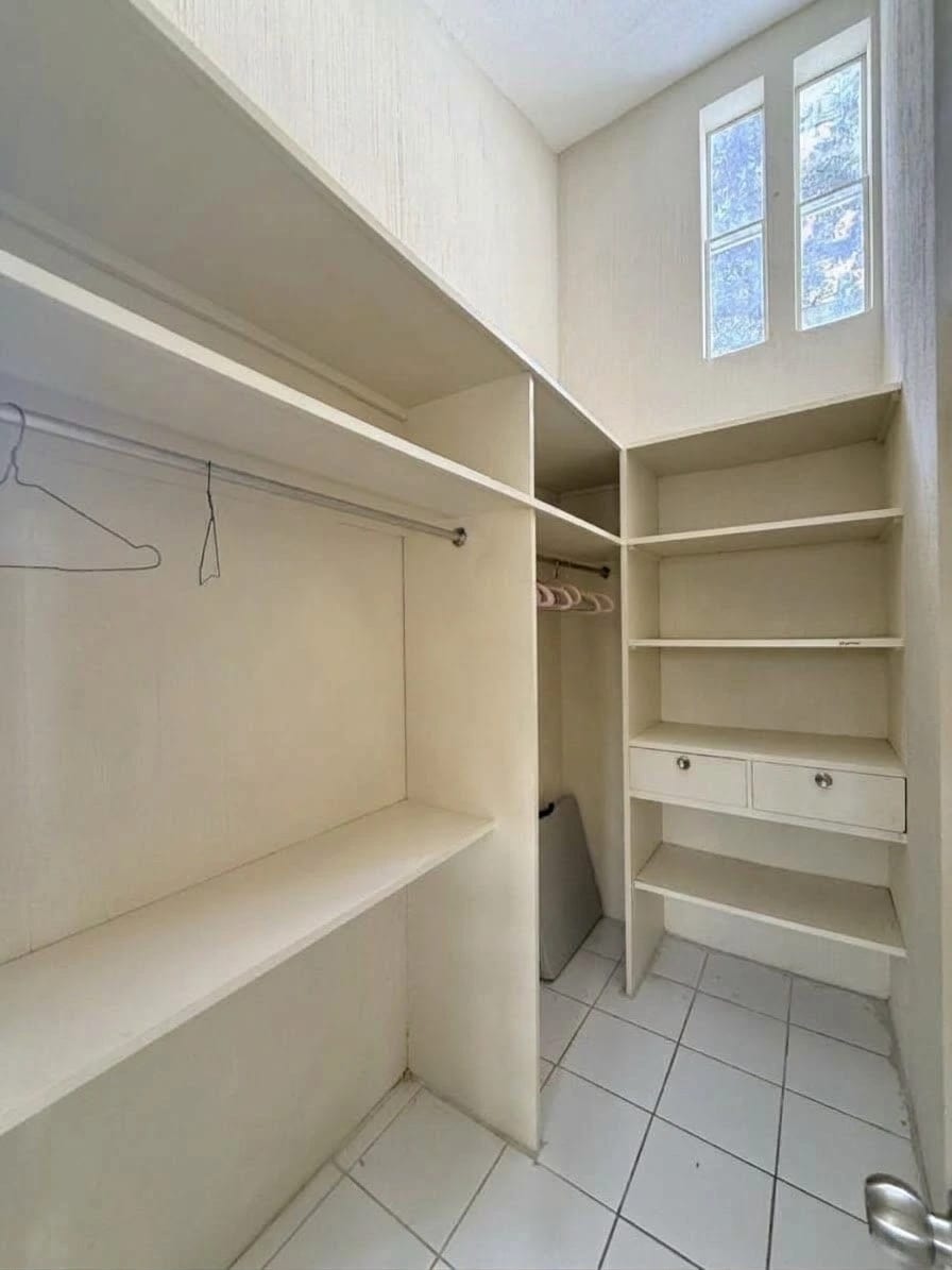 Elegante Casa en alquiler, Oakland, zona 10 — Casa en Alquiler en Zona 10, Guatemala, Ciudad — foto 11 de 15