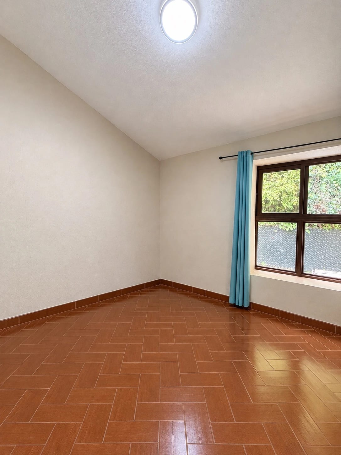 Elegante Casa en alquiler, Oakland, zona 10 — Casa en Alquiler en Zona 10, Guatemala, Ciudad — foto 10 de 15