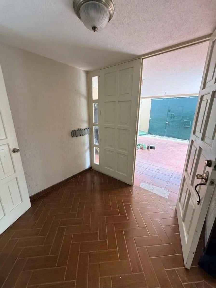Elegante Casa en alquiler, Oakland, zona 10 — Casa en Alquiler en Zona 10, Guatemala, Ciudad — foto 15 de 15