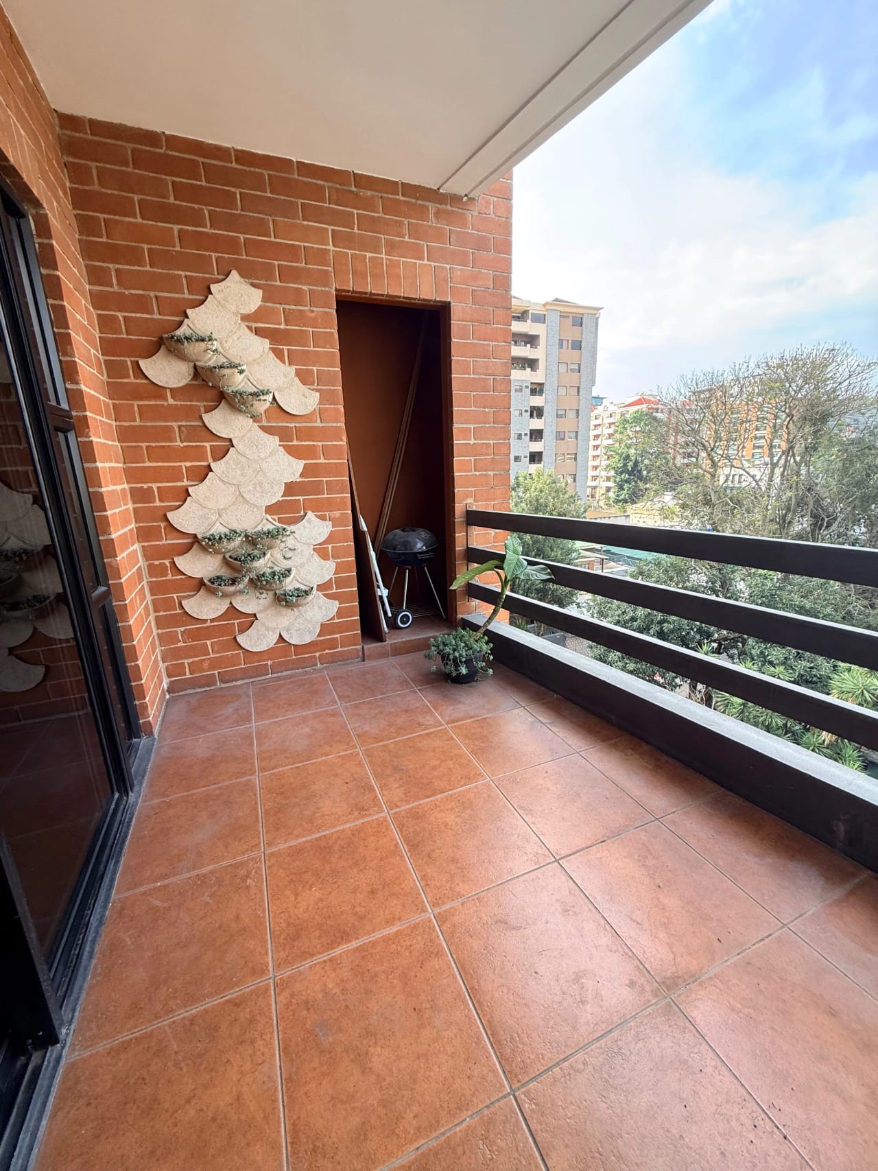 Apartamento en Alquiler, Edificio Torre del Valle, zona 10 — Apartamento en Alquiler en Torre Del Valle, Zona 10, Guatemala, Ciudad — foto 1 de 17