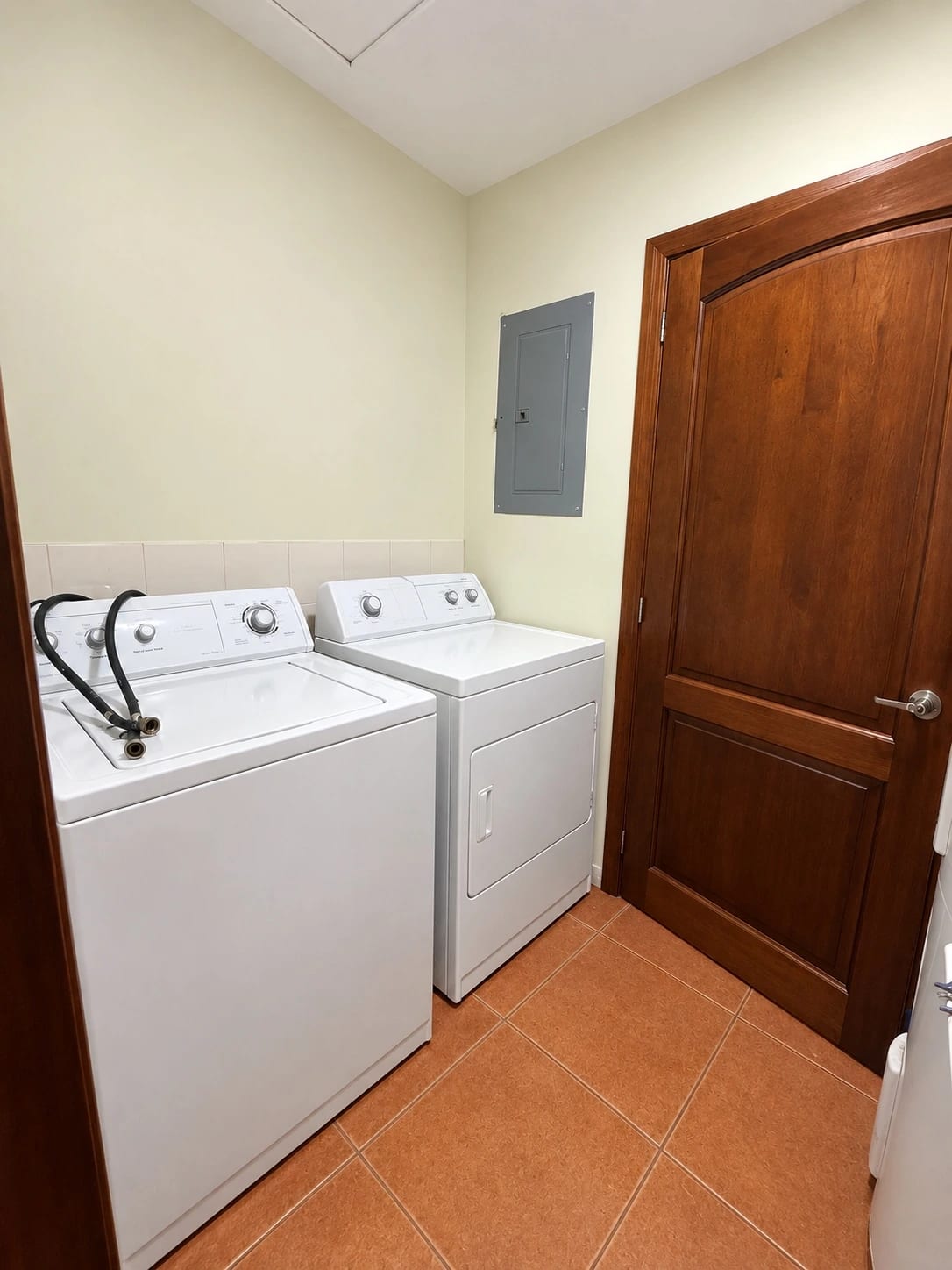 Apartamento en Alquiler, Edificio Torre del Valle, zona 10 — Apartamento en Alquiler en Torre Del Valle, Zona 10, Guatemala, Ciudad — foto 17 de 17