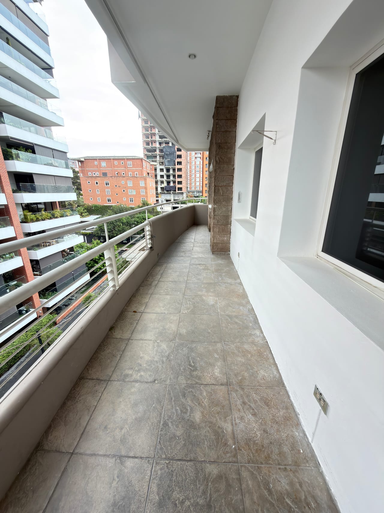 Bellisimo y amplio apartamento zona 14 — Apartamento en Venta en Terranova, Zona 14, Guatemala, Ciudad — foto 2 de 11