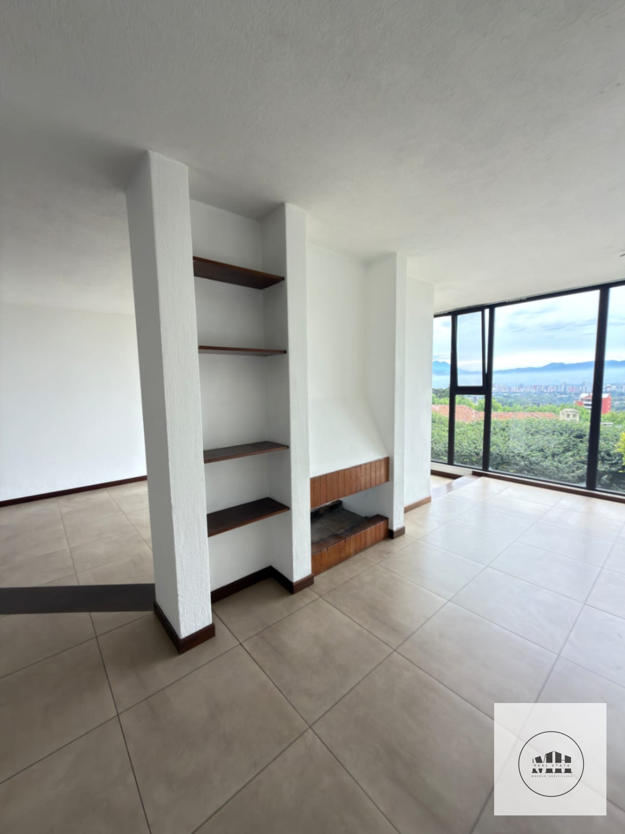 Bellisima casa en renta zona 10 — Casa en Alquiler en Zona 10, Guatemala, Ciudad — foto 16 de 17