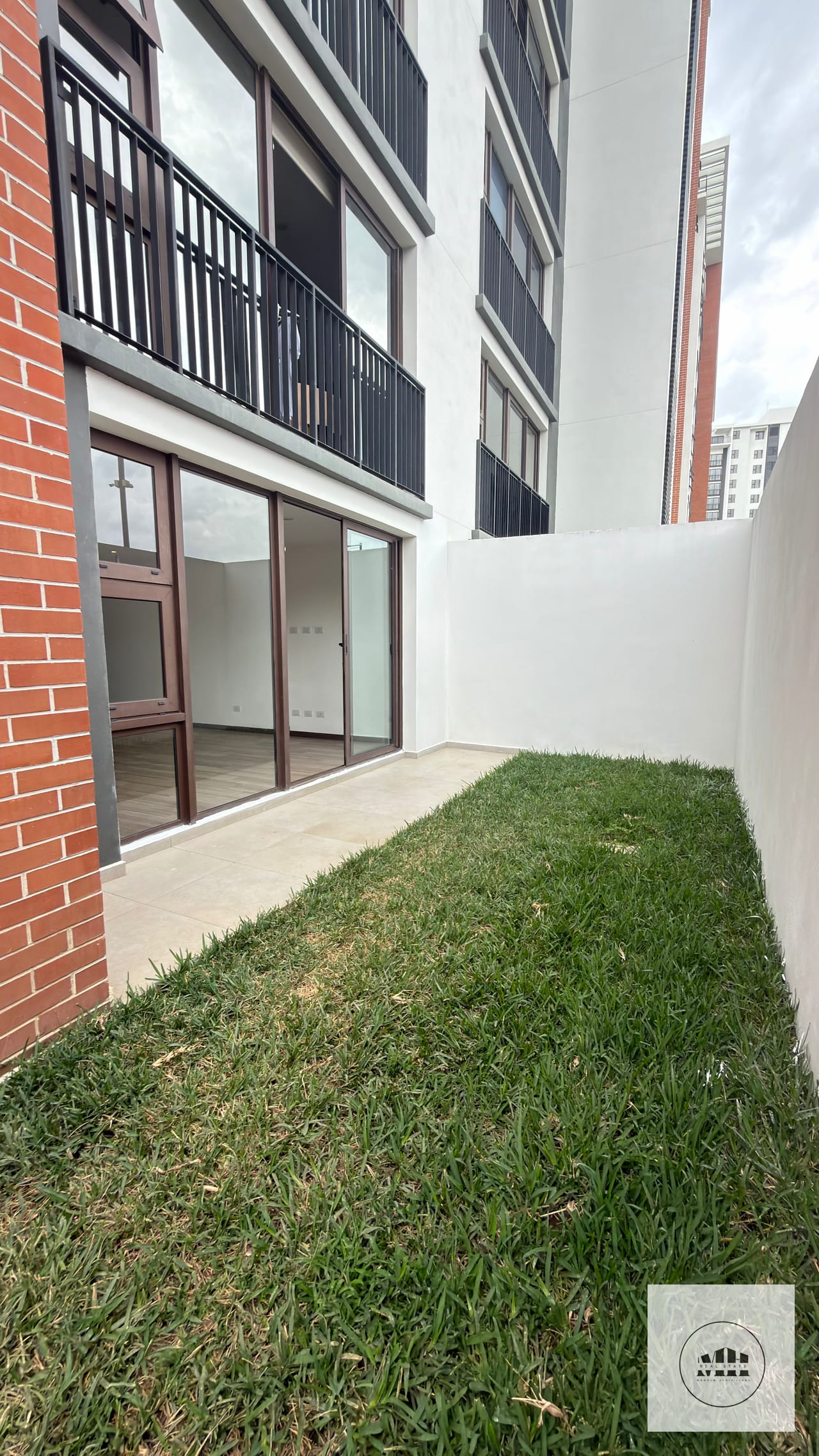 Bello apartamento con jardin en zona 16 — Apartamento en Alquiler en San Isidro 20/21, Zona 16, Guatemala, Ciudad — foto 16 de 17