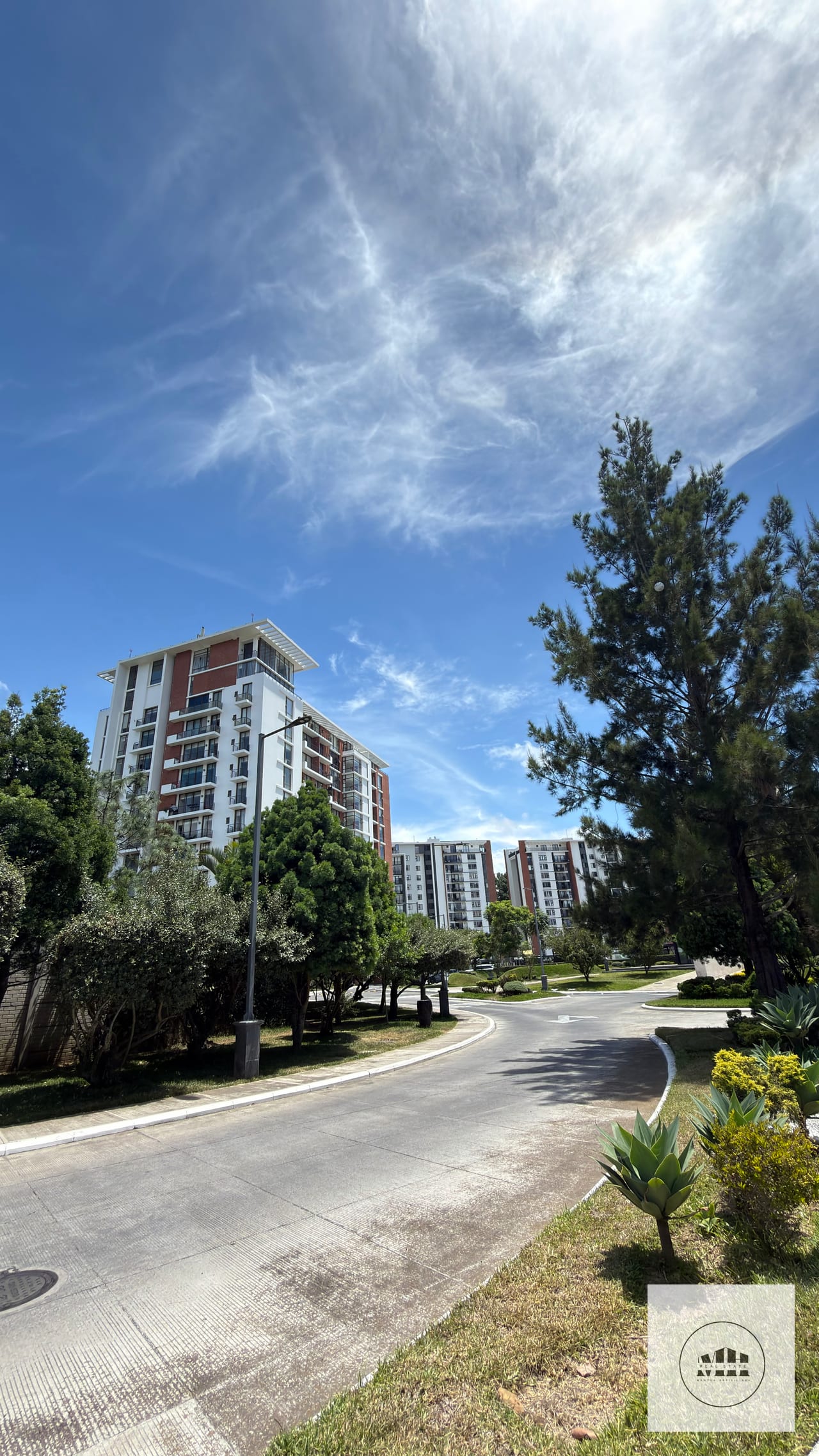 Espectacular apartamento con jardín zona 16 — Apartamento en Venta en San Isidro 20/21, Zona 16, Guatemala, Ciudad — foto 2 de 17