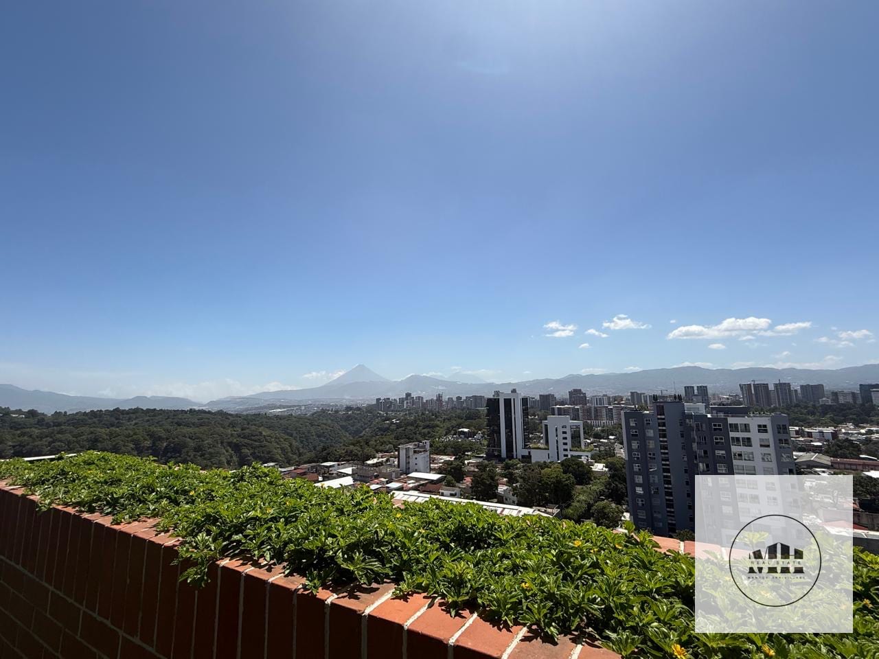 Iluminado apartamento zona 14 — Apartamento en Alquiler en Torre Delfines, Zona 14, Guatemala, Ciudad — foto 3 de 13