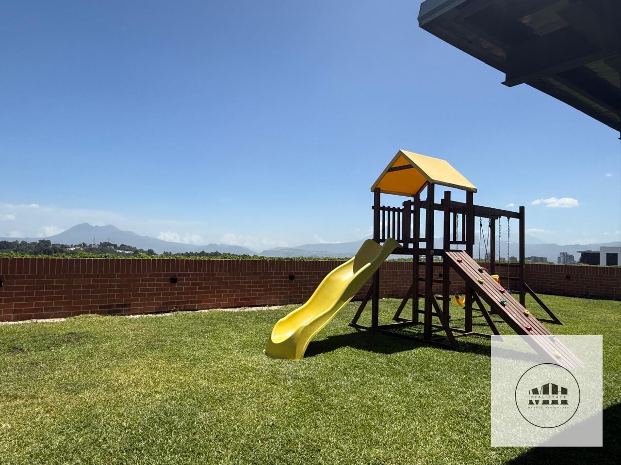Iluminado apartamento zona 14 — Apartamento en Alquiler en Torre Delfines, Zona 14, Guatemala, Ciudad — foto 1 de 13