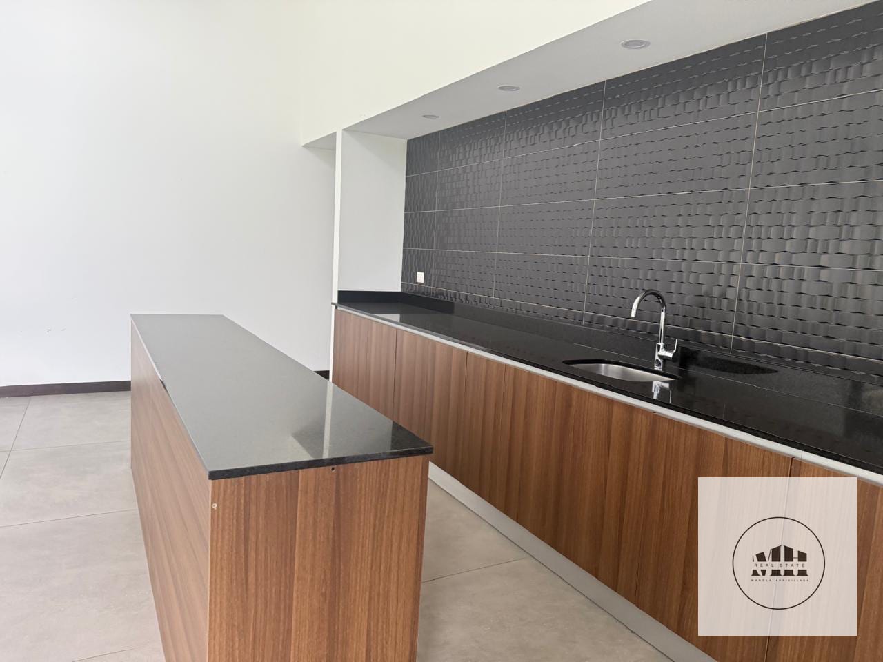 Iluminado apartamento zona 14 — Apartamento en Alquiler en Torre Delfines, Zona 14, Guatemala, Ciudad — foto 4 de 13