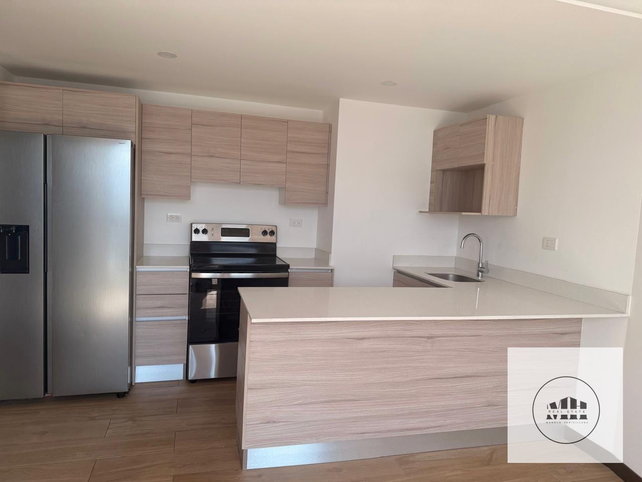 Iluminado apartamento zona 14 — Apartamento en Alquiler en Torre Delfines, Zona 14, Guatemala, Ciudad — foto 8 de 13