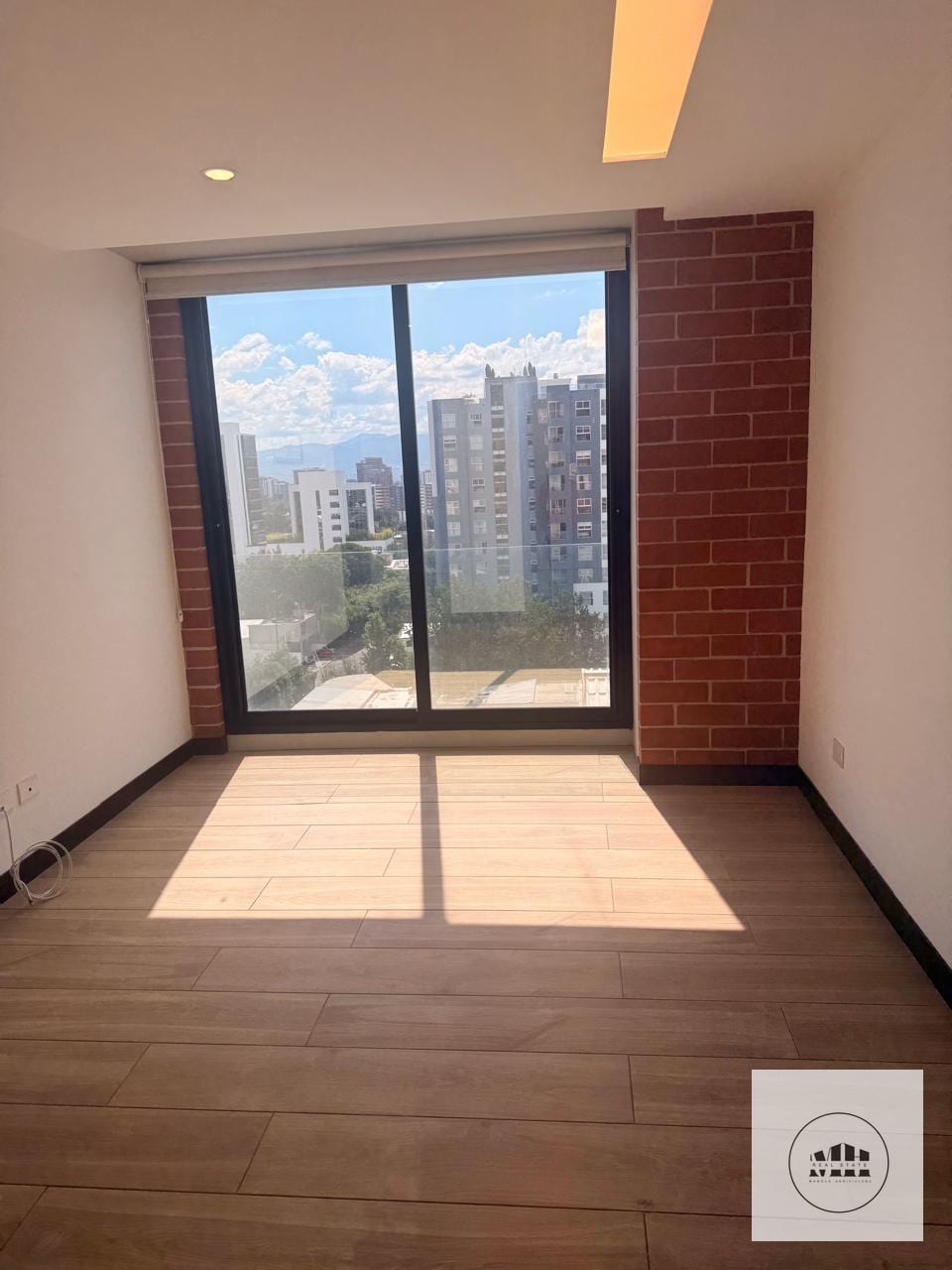 Iluminado apartamento zona 14 — Apartamento en Alquiler en Torre Delfines, Zona 14, Guatemala, Ciudad — foto 10 de 13