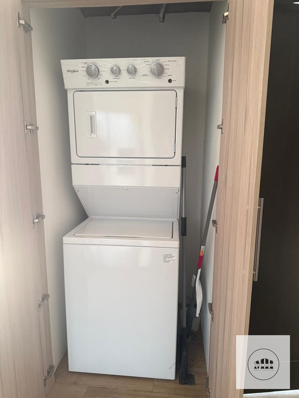 Iluminado apartamento zona 14 — Apartamento en Alquiler en Torre Delfines, Zona 14, Guatemala, Ciudad — foto 12 de 13