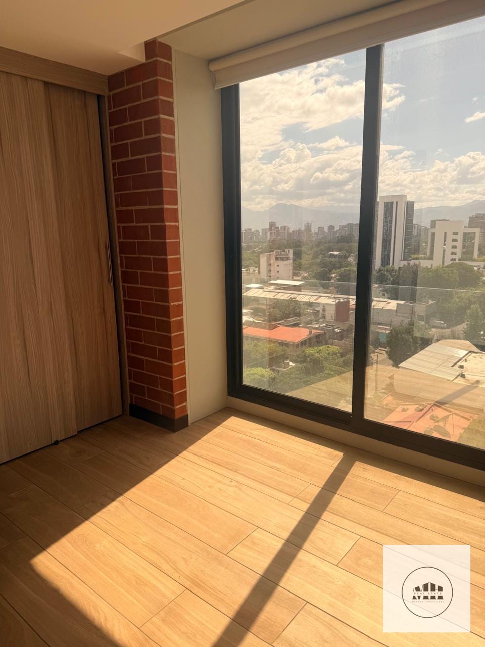 Iluminado apartamento zona 14 — Apartamento en Alquiler en Torre Delfines, Zona 14, Guatemala, Ciudad — foto 13 de 13