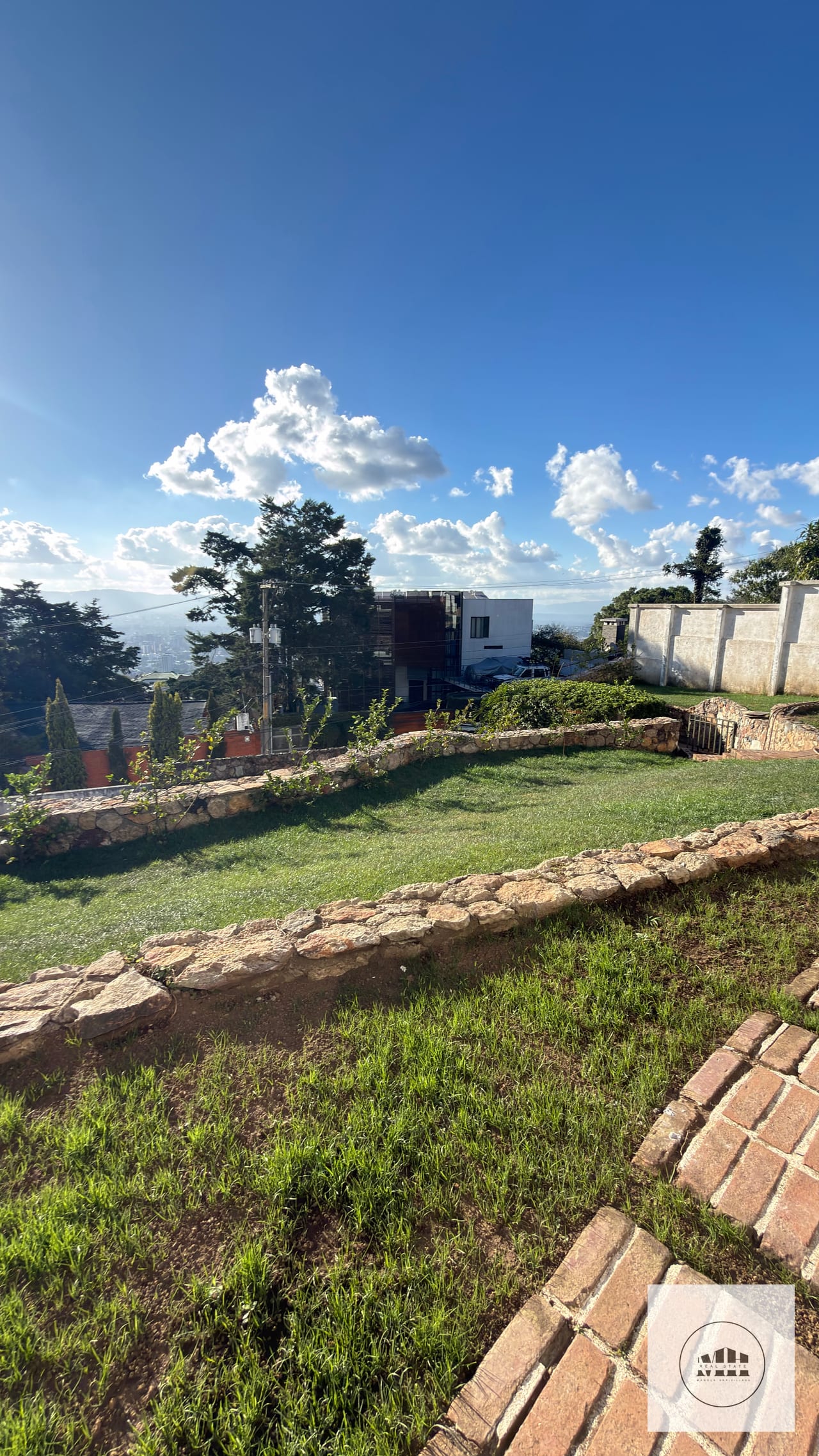 Bellisima Casa en Renta km 9.5 CAES — Casa en Alquiler en Montebello II, Carretera a El Salvador, Guatemala, Ciudad — foto 3 de 12