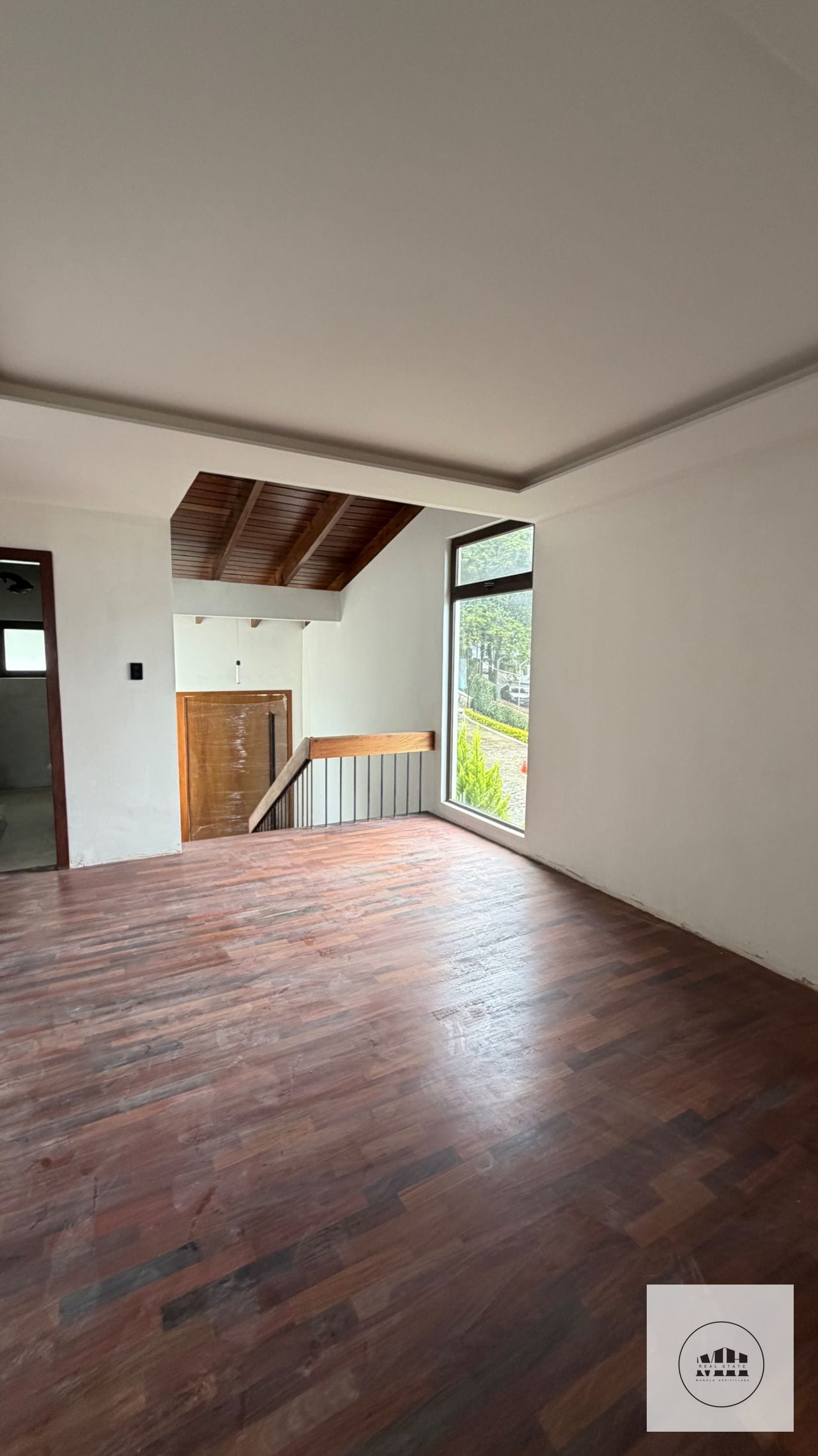 Bellisima casa remodelada zona 10 — Casa en Alquiler en Zona 10, Guatemala, Ciudad — foto 5 de 14