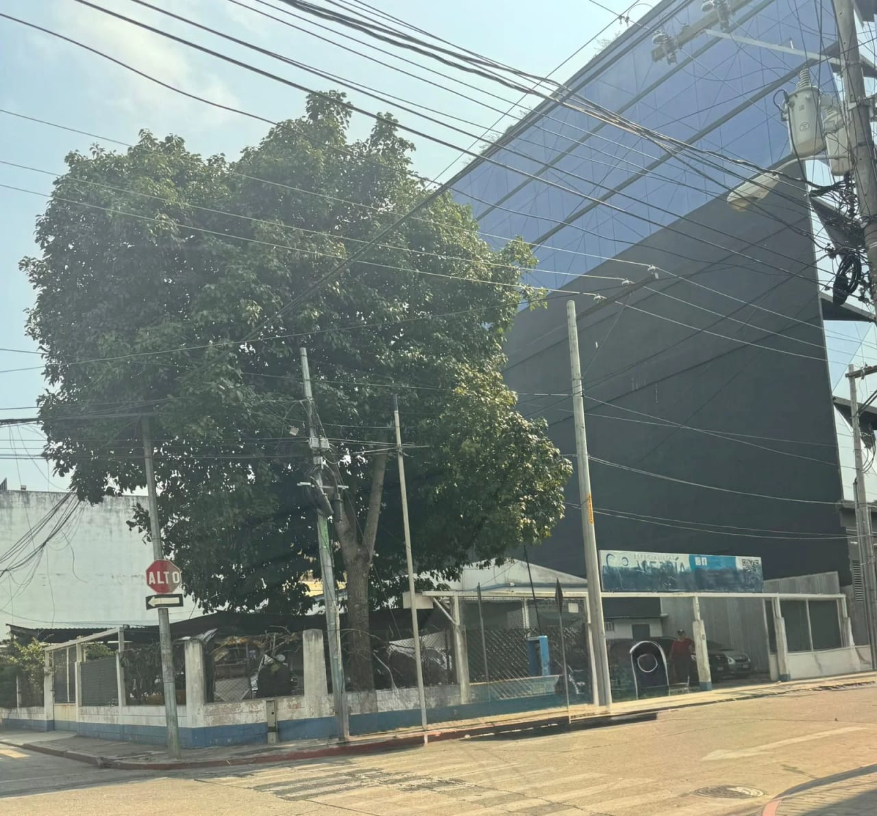 Venta de Terreno en Zona 10 Frente a colegio MONTESSORI — Terreno en Venta en Zona 10, Guatemala, Ciudad — foto 1 de 4