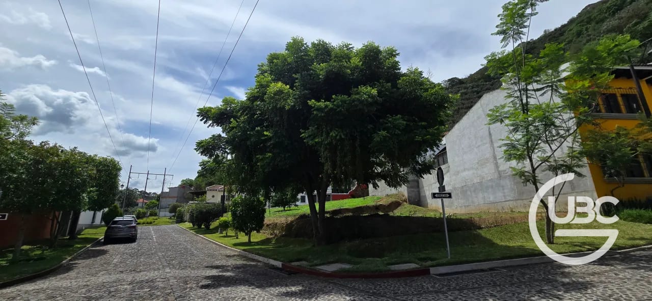 Exclusivo terreno de esquina en Venta en Bella Vista Antigua Guatemala — Terreno en Venta en Jocotenango, Sacatepéquez — foto 1 de 7