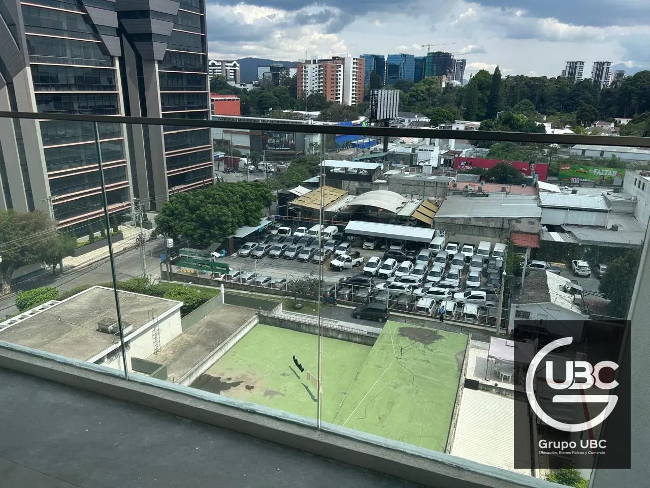 Apartamento en renta en Zona 10 de 3 habitaciones — Apartamento en Alquiler en Atarah, Zona 10, Guatemala, Ciudad — foto 2 de 12
