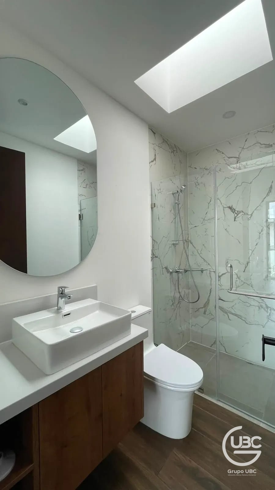 Espectacular casa moderna para estrenar en venta en Zona 10 — Casa en Venta en Zona 10, Guatemala, Ciudad — foto 13 de 17