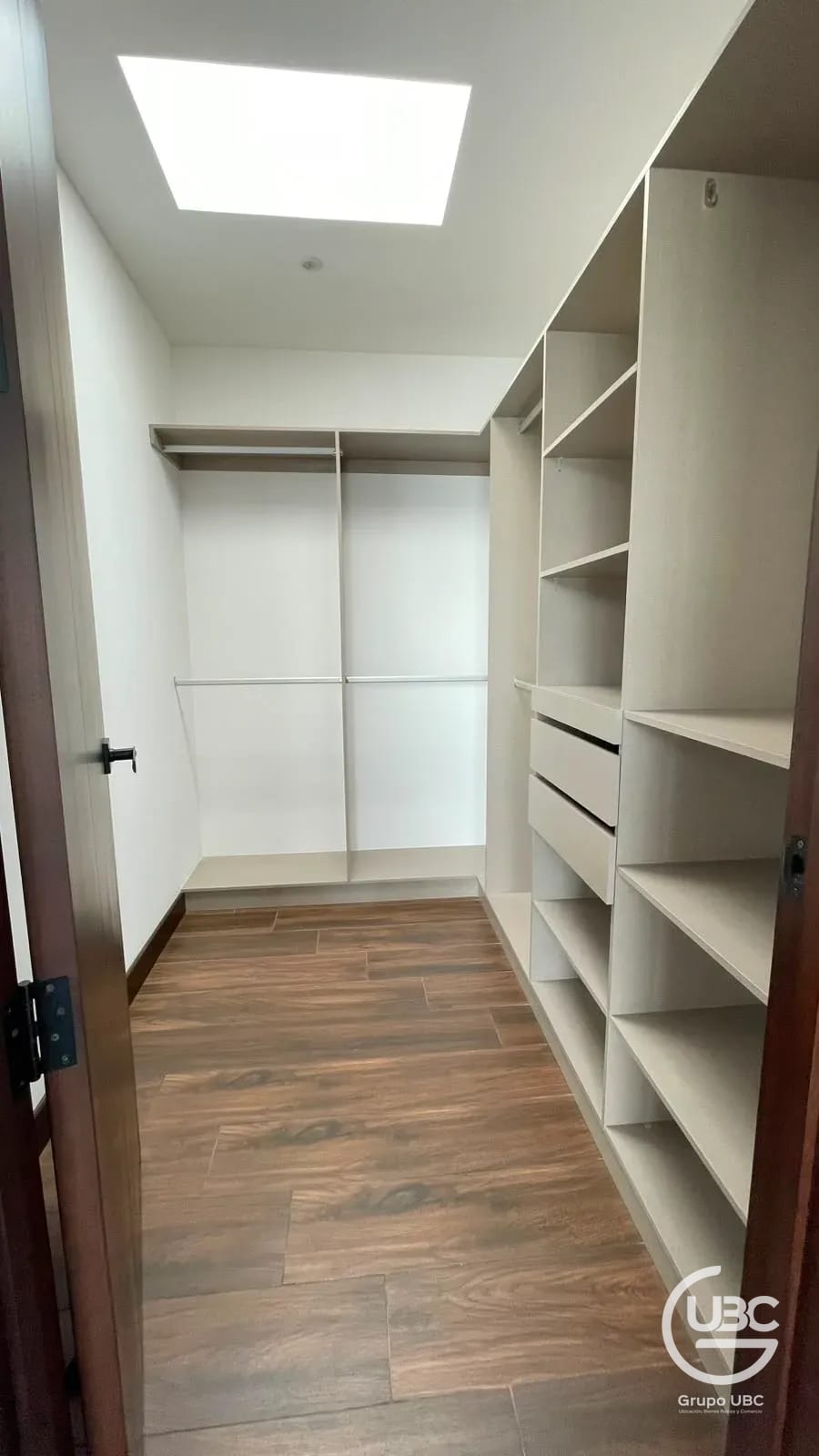 Espectacular casa moderna para estrenar en venta en Zona 10 — Casa en Venta en Zona 10, Guatemala, Ciudad — foto 14 de 17