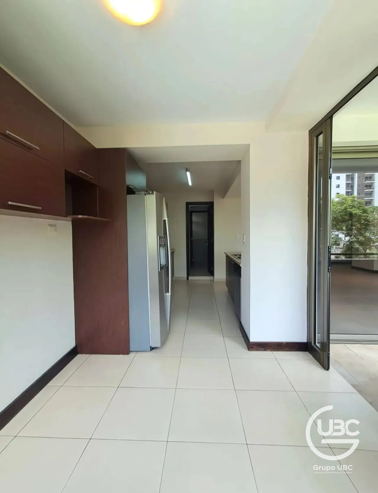 Amplio apartamento en renta en zona 14 sobre 5ta. Avenida — Apartamento en Alquiler en Cobella, Zona 14, Guatemala, Ciudad — foto 3 de 14