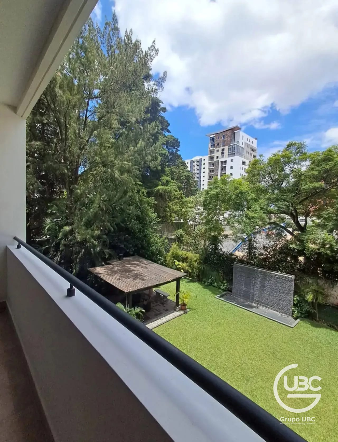 Amplio apartamento en renta en zona 14 sobre 5ta. Avenida — Apartamento en Alquiler en Cobella, Zona 14, Guatemala, Ciudad — foto 5 de 14