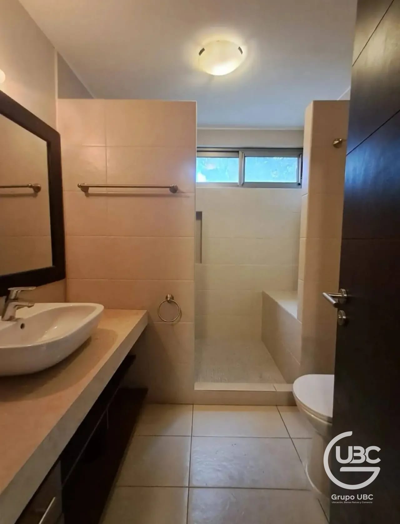 Amplio apartamento en renta en zona 14 sobre 5ta. Avenida — Apartamento en Alquiler en Cobella, Zona 14, Guatemala, Ciudad — foto 12 de 14