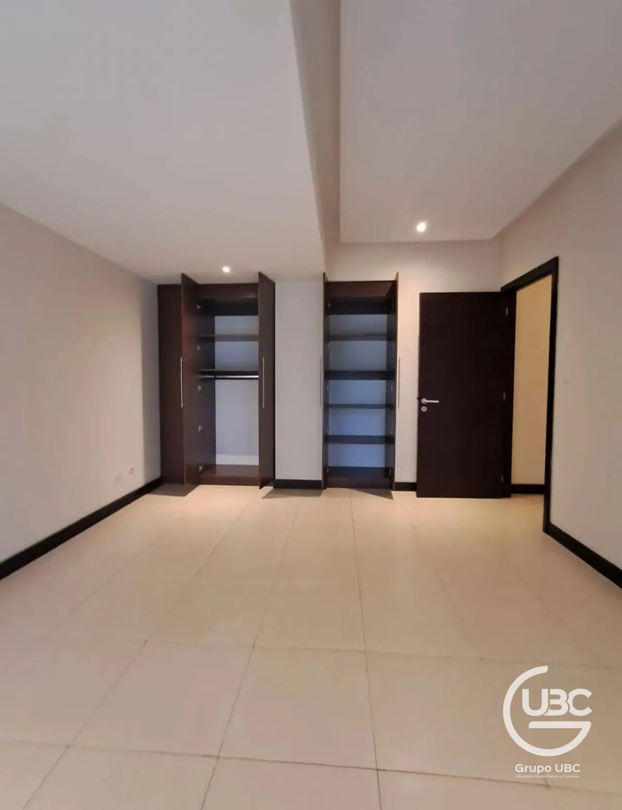 Amplio apartamento en renta en zona 14 sobre 5ta. Avenida — Apartamento en Alquiler en Cobella, Zona 14, Guatemala, Ciudad — foto 11 de 14