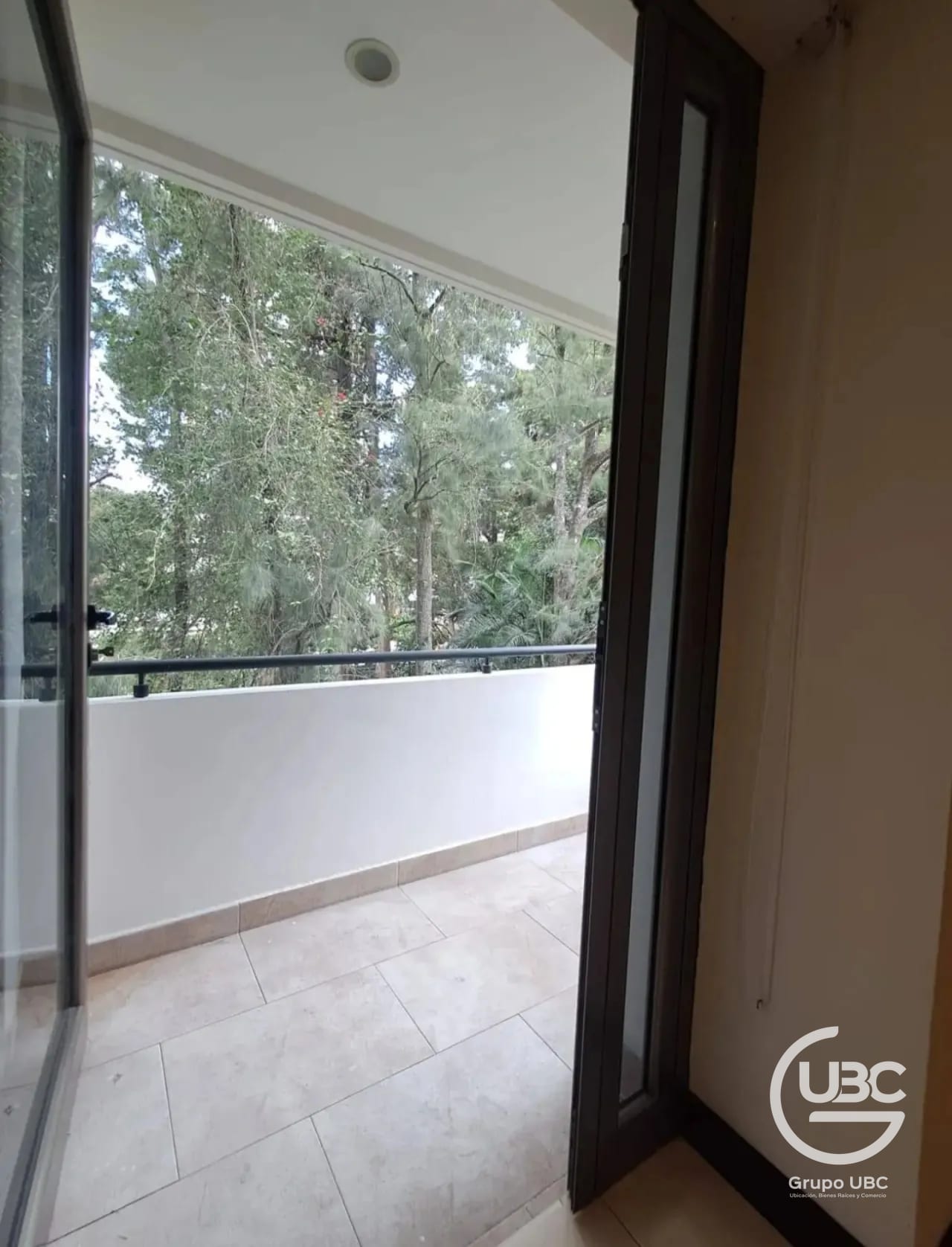Amplio apartamento en renta en zona 14 sobre 5ta. Avenida — Apartamento en Alquiler en Cobella, Zona 14, Guatemala, Ciudad — foto 13 de 14