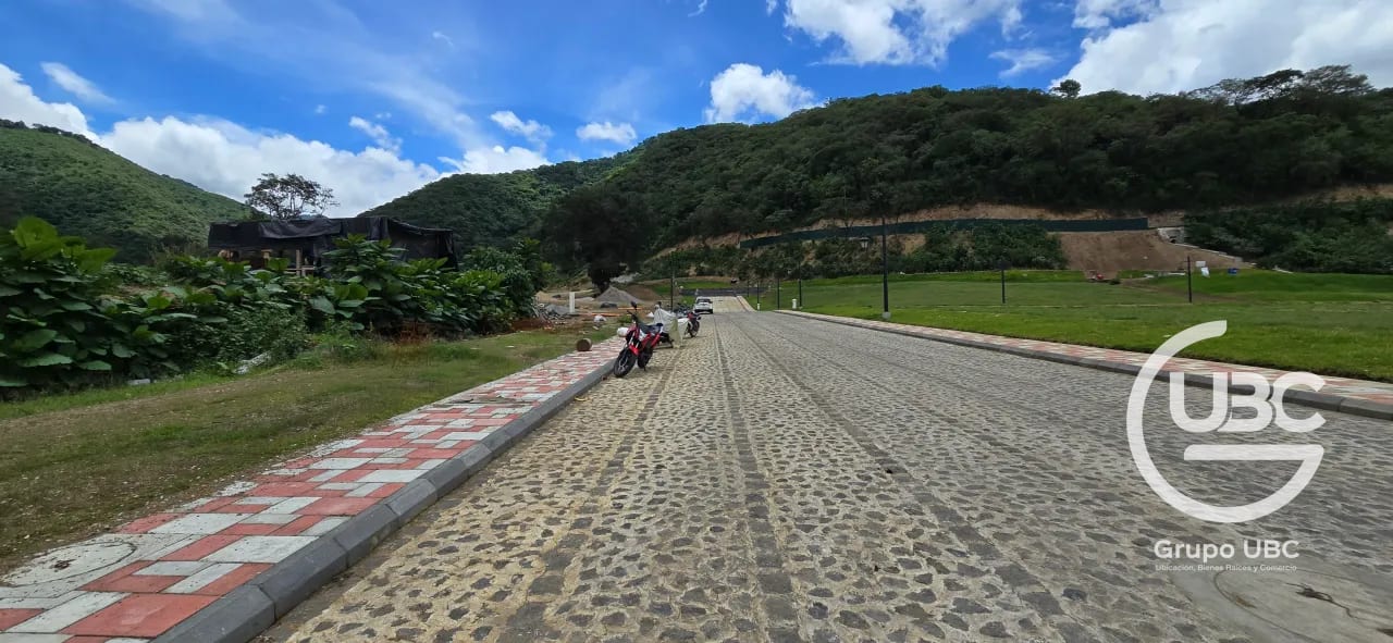 Espectacular terreno en Venta en Paseo Antigua — Terreno en Venta en Dentro del Casco, Antigua, Sacatepéquez — foto 4 de 10