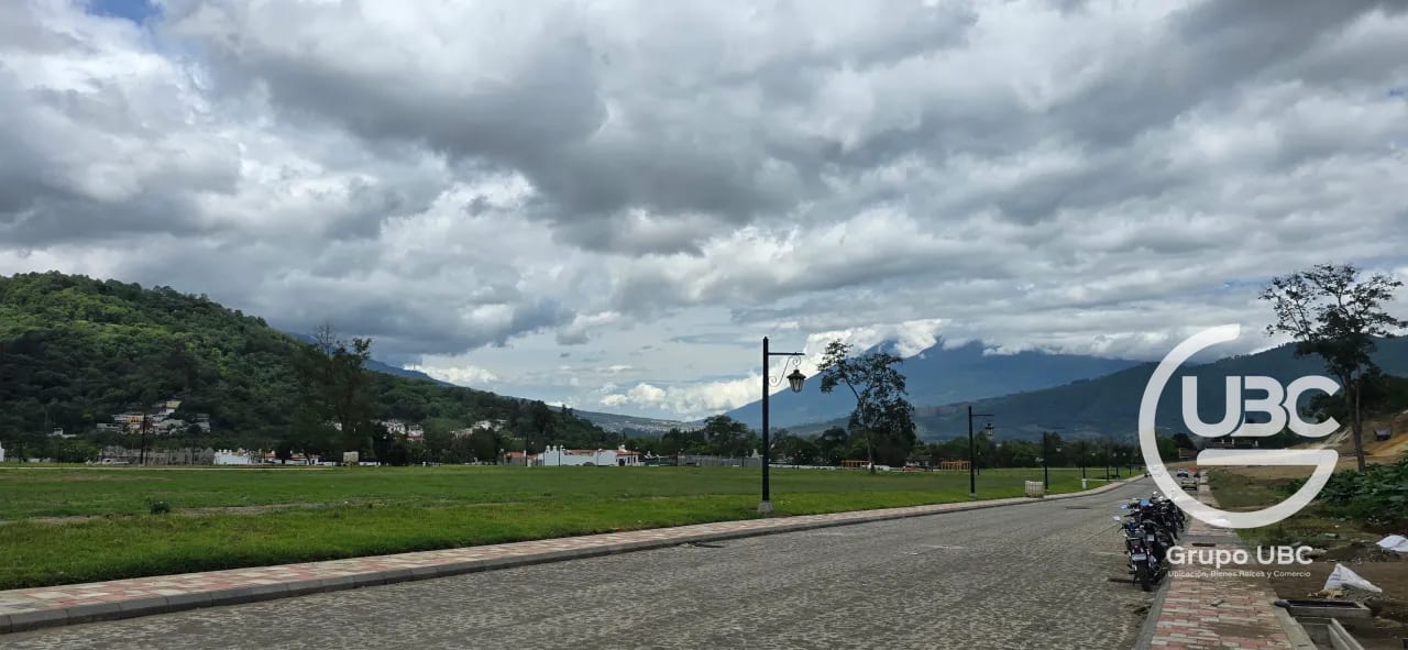 Espectacular terreno en Venta en Paseo Antigua — Terreno en Venta en Dentro del Casco, Antigua, Sacatepéquez — foto 1 de 10
