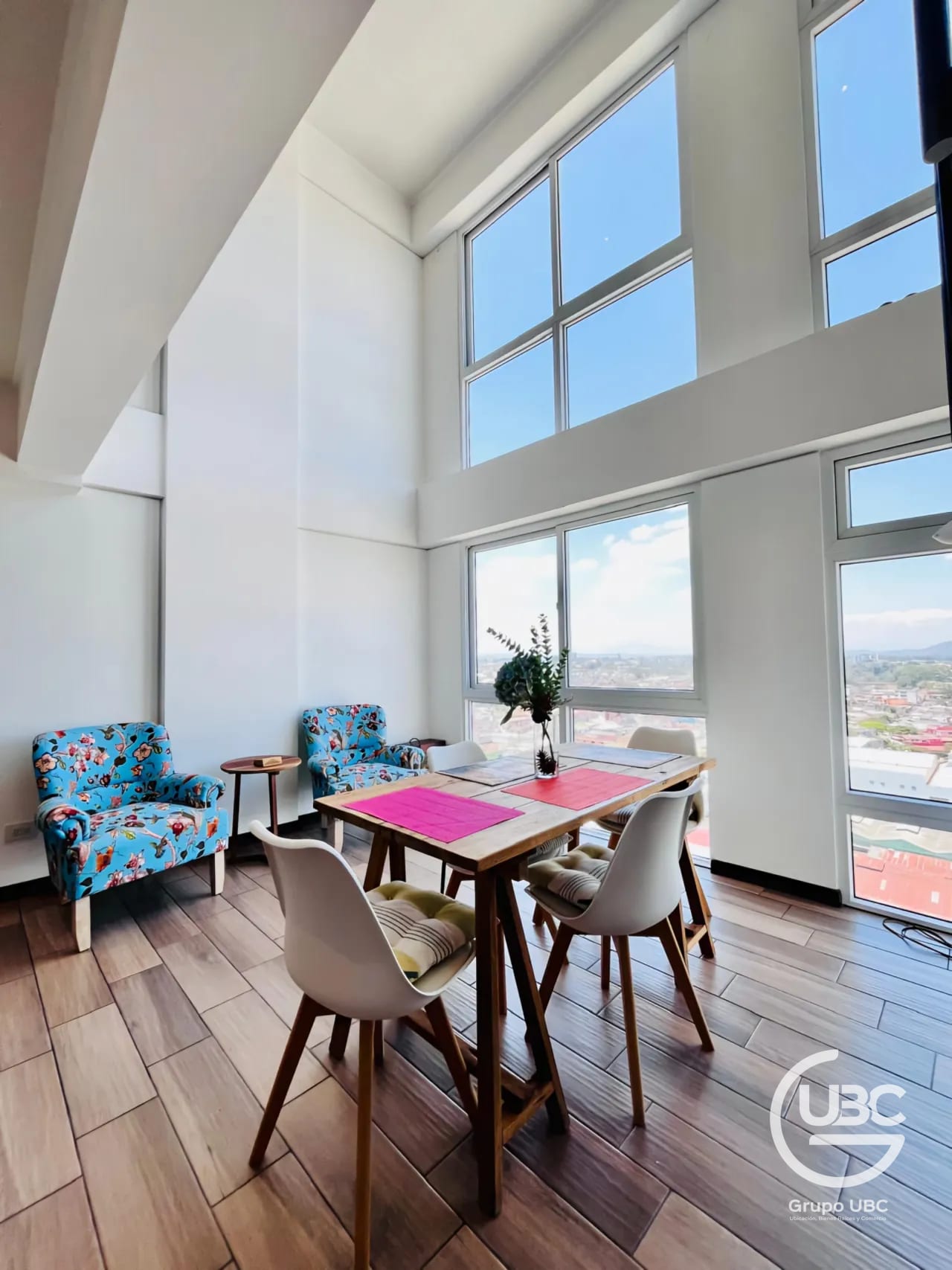 Apartamento en renta amueblado tipo PentHouse en Zona 5 — Apartamento en Alquiler en Casa Asunción, Zona 5, Guatemala, Ciudad — foto 1 de 14