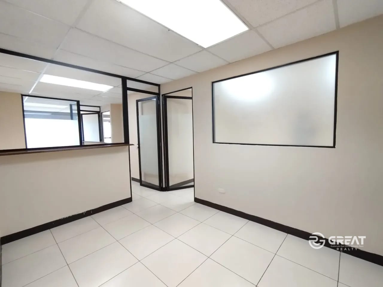 Oficina en Renta en Zona 10 | Edificio Géminis 10 — Oficina en Alquiler en Zona Viva, Zona 10, Guatemala, Ciudad — foto 2 de 11