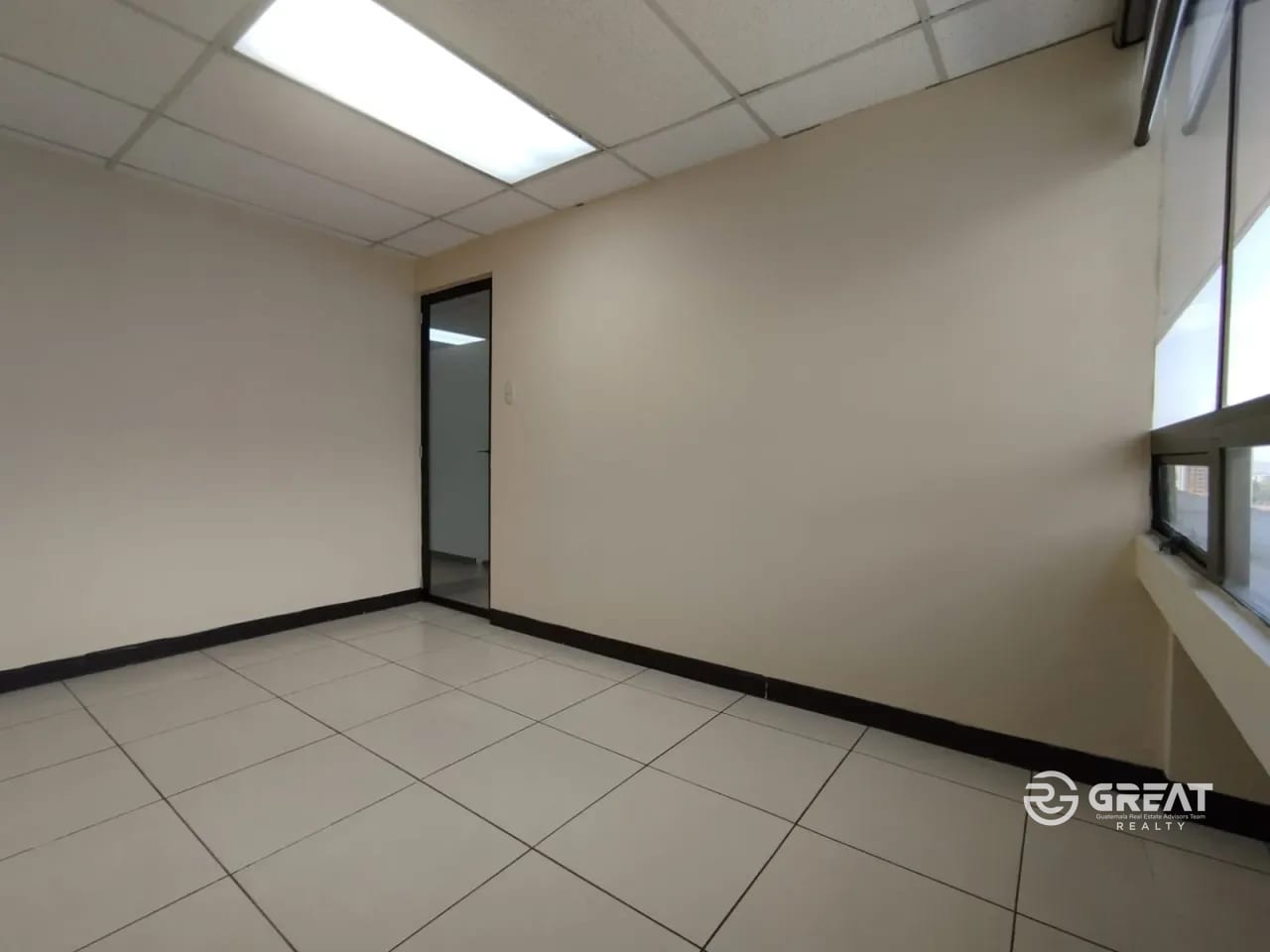 Oficina en Renta en Zona 10 | Edificio Géminis 10 — Oficina en Alquiler en Zona Viva, Zona 10, Guatemala, Ciudad — foto 8 de 11