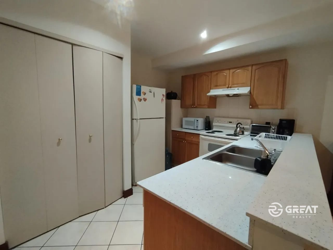 Apartamento Amueblado y Equipado en Renta Zona 10 Area Oakland — Apartamento en Alquiler en Milenia, Zona 10, Guatemala, Ciudad — foto 6 de 13