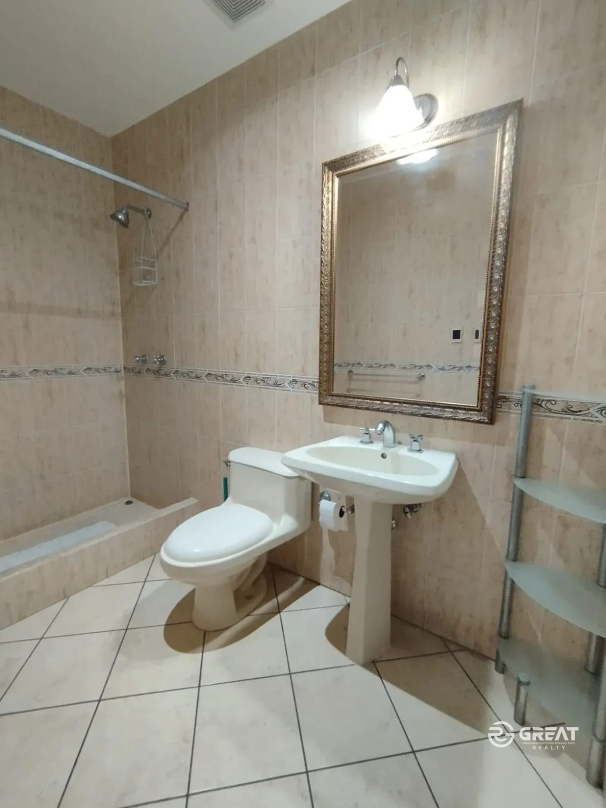 Apartamento Amueblado y Equipado en Renta Zona 10 Area Oakland — Apartamento en Alquiler en Milenia, Zona 10, Guatemala, Ciudad — foto 8 de 13