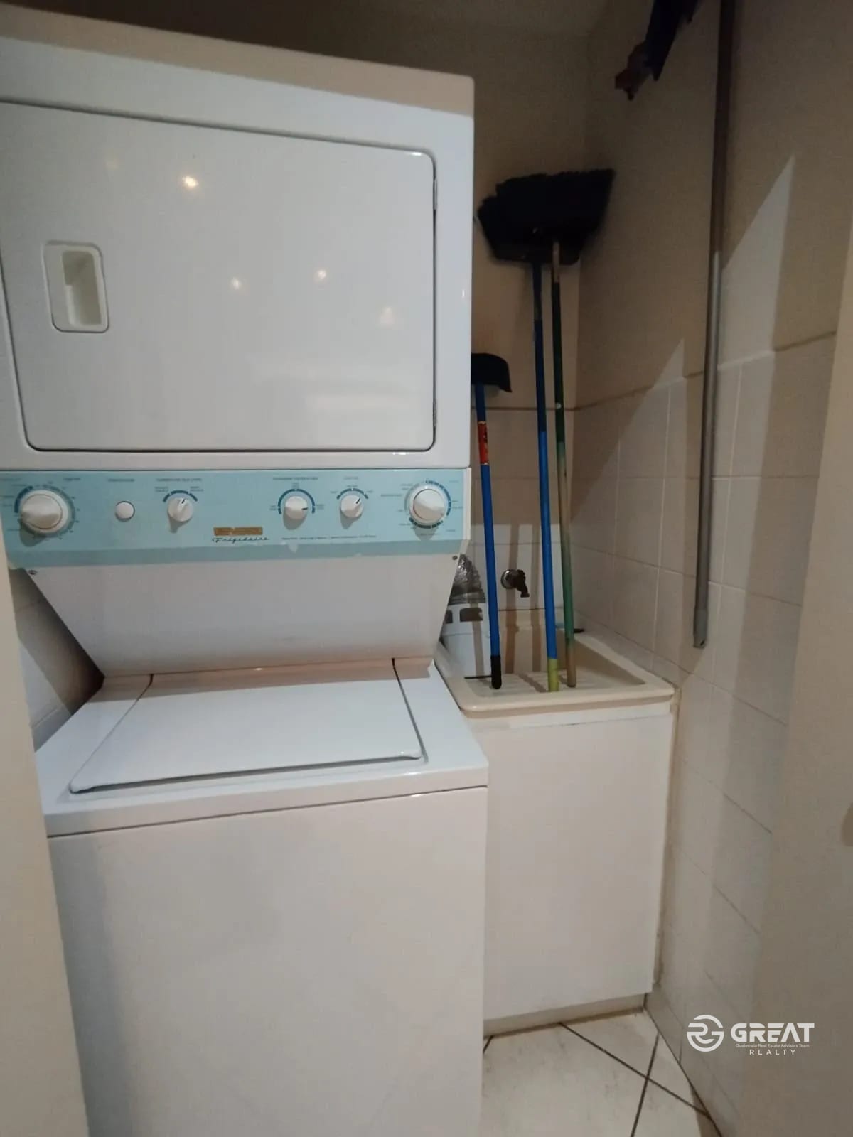Apartamento Amueblado y Equipado en Renta Zona 10 Area Oakland — Apartamento en Alquiler en Milenia, Zona 10, Guatemala, Ciudad — foto 11 de 13