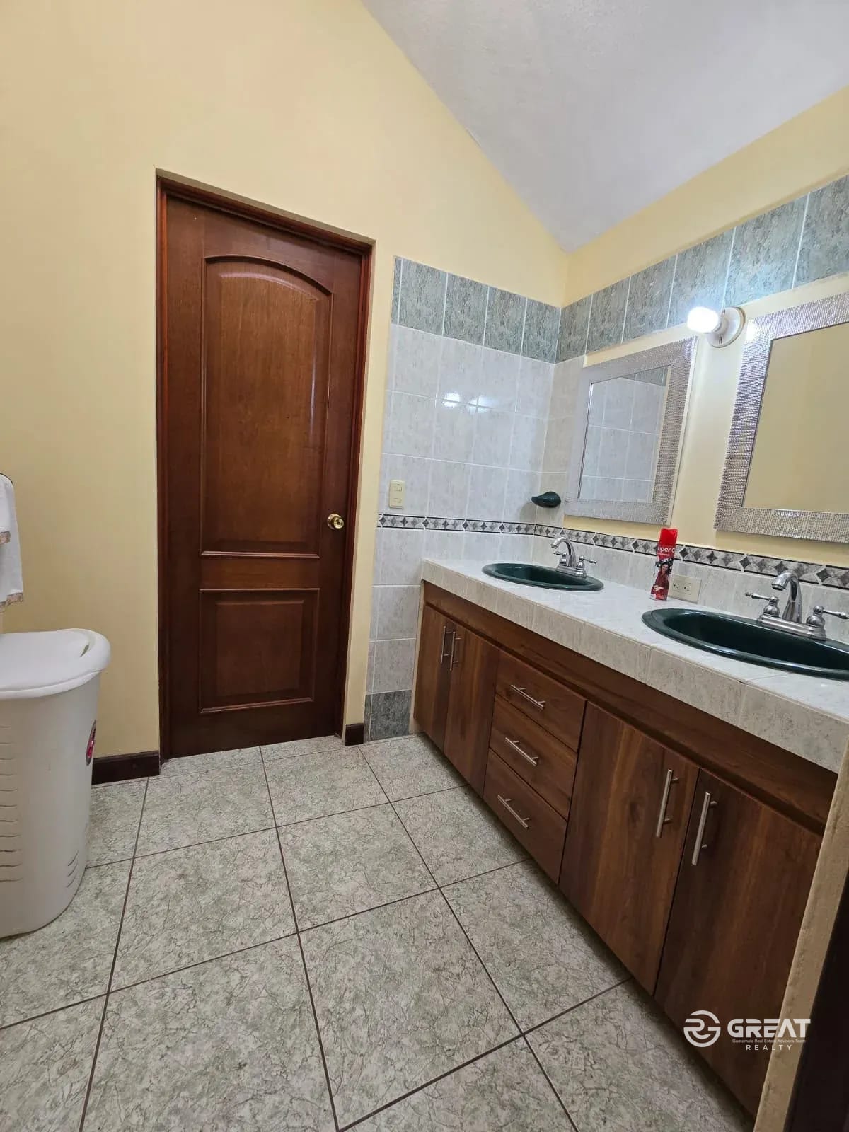 🏡 Casa en Venta en La Foresta | Carretera a Fraijanes — Casa en Venta en La Foresta, Carretera a El Salvador, Guatemala, Ciudad — foto 8 de 14