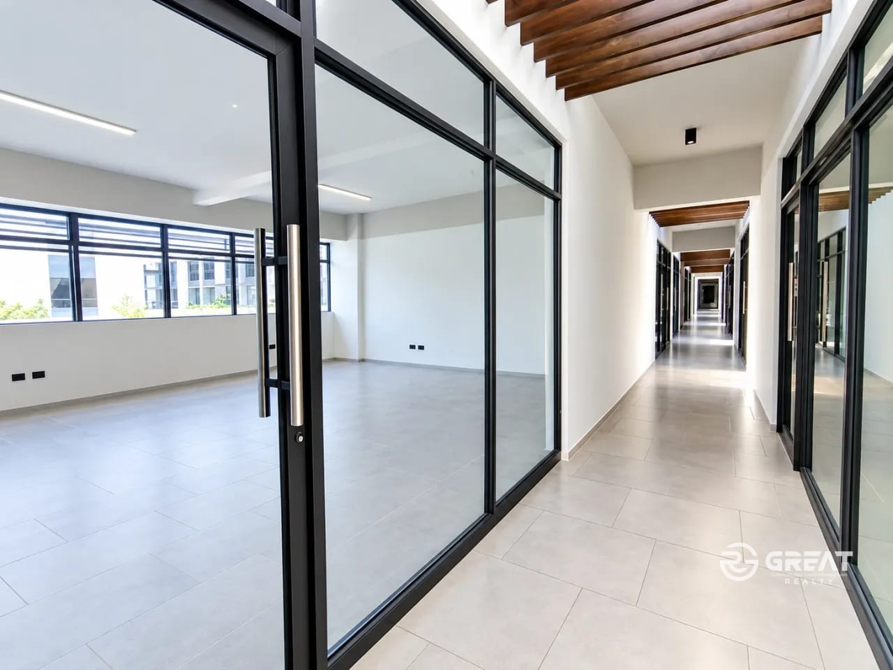 Oficina en Renta – InterNaranjo Empresarial, cerca de Condado Naranjo — Oficina en Alquiler en Zona 4 Mixco, Guatemala, Ciudad — foto 1 de 13