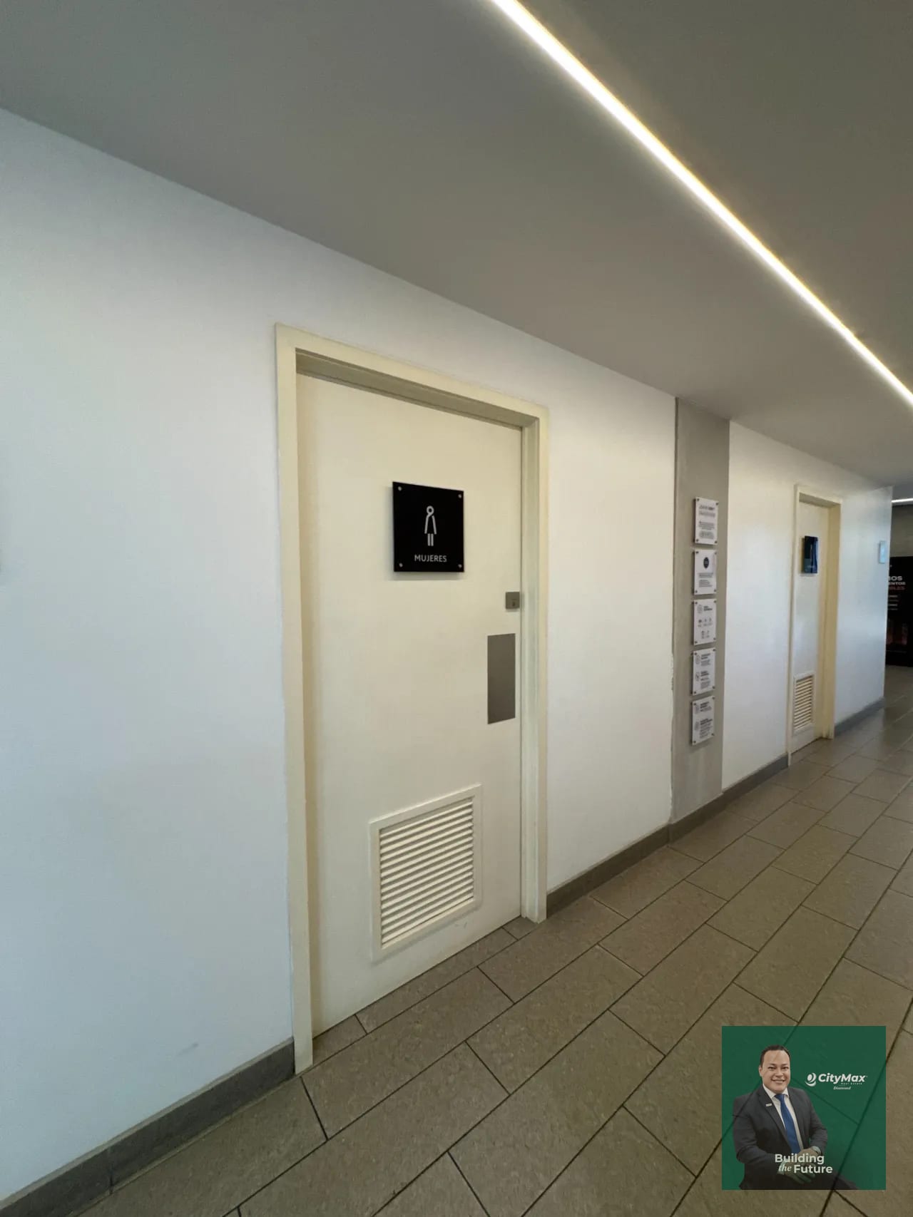 Oficina en venta Zona 4 Edificio Granat — Oficina en Venta en Granat, Zona 4, Guatemala, Ciudad — foto 7 de 12