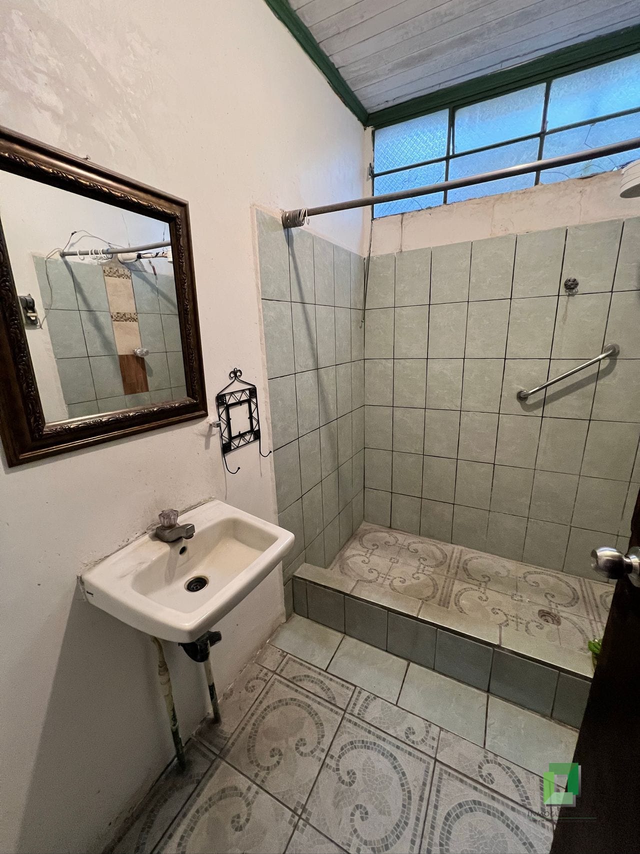 Renta Casa Monserrat zona 4 de Mixco dentro de Garita — Casa en Alquiler en Montserrat I, Zona 4 Mixco, Guatemala, Ciudad — foto 4 de 16