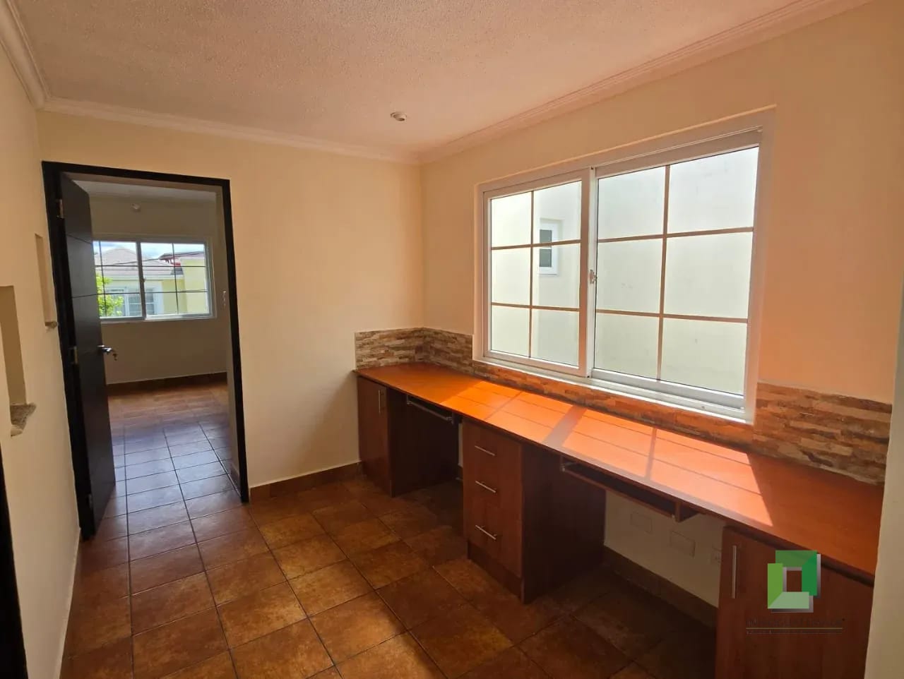 Casa Venta Jardines de Arrazola Entrada Olmeca — Casa en Venta en Jardines de Arrazola, Carretera a El Salvador, Guatemala, Ciudad — foto 4 de 16