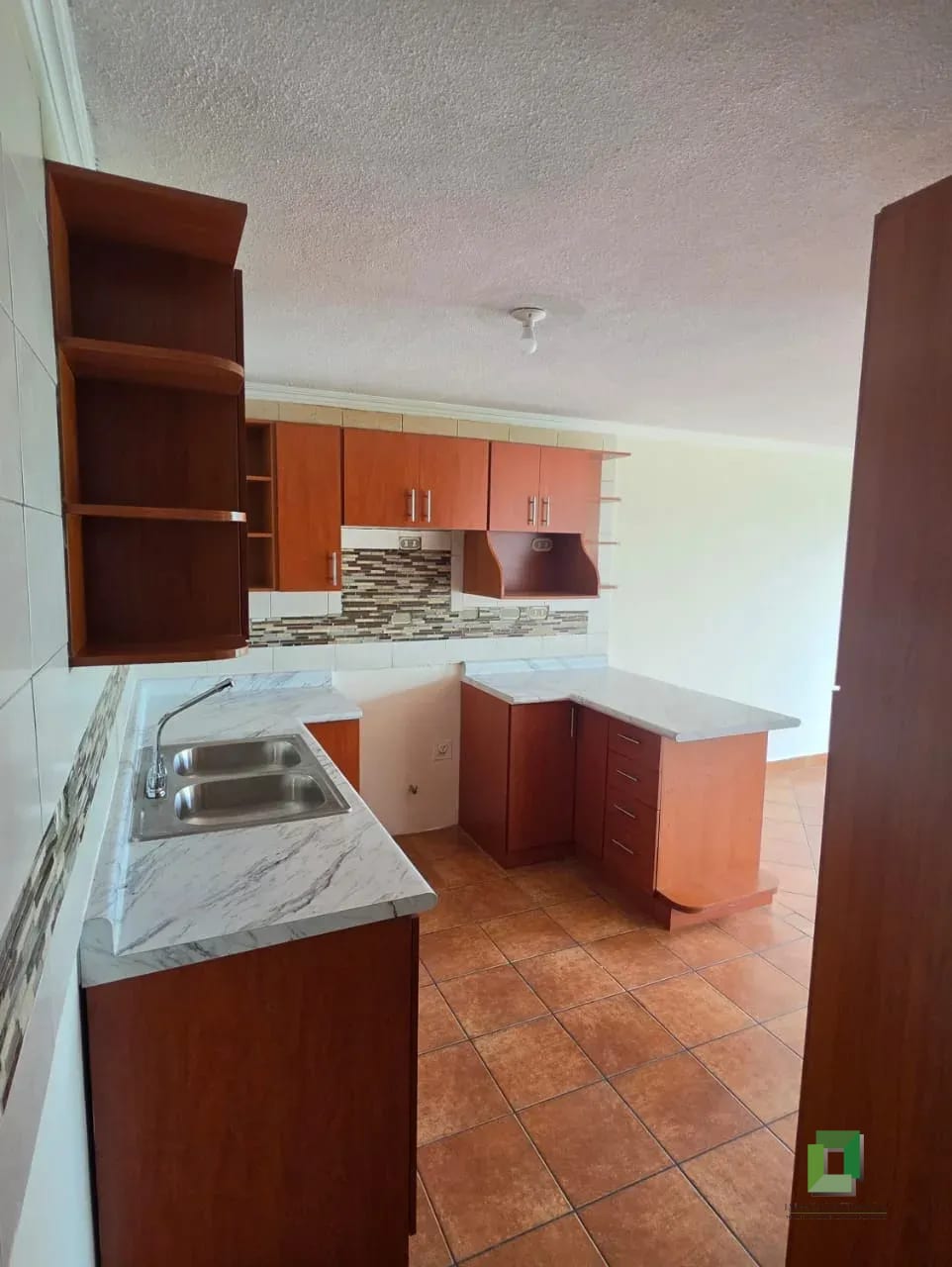 Casa Venta Jardines de Arrazola Entrada Olmeca — Casa en Venta en Jardines de Arrazola, Carretera a El Salvador, Guatemala, Ciudad — foto 12 de 16