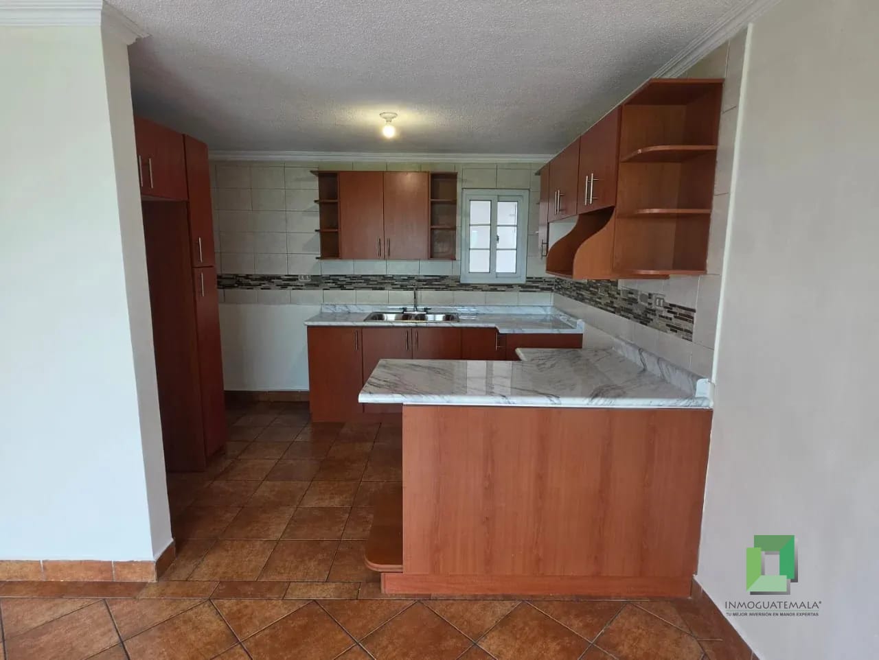 Casa Venta Jardines de Arrazola Entrada Olmeca — Casa en Venta en Jardines de Arrazola, Carretera a El Salvador, Guatemala, Ciudad — foto 13 de 16