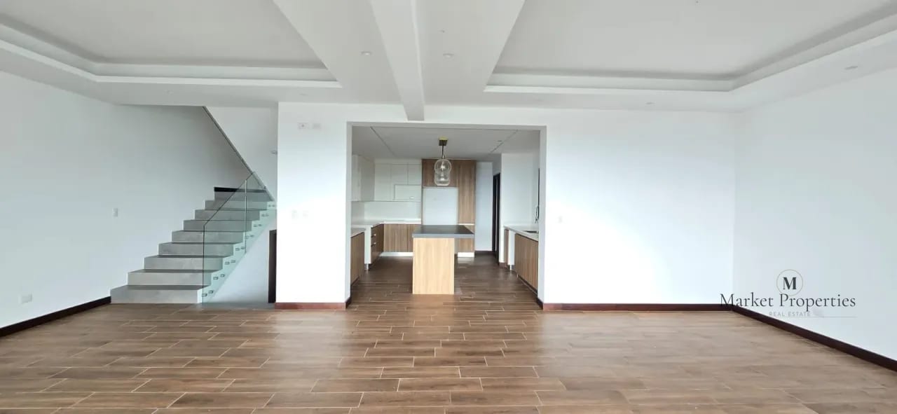 Casa en alquiler Zona 16, Lomas de San Isidro, 4 habitaciones — Casa en Alquiler en Lomas de San Isidro, Zona 16, Guatemala, Ciudad — foto 1 de 10