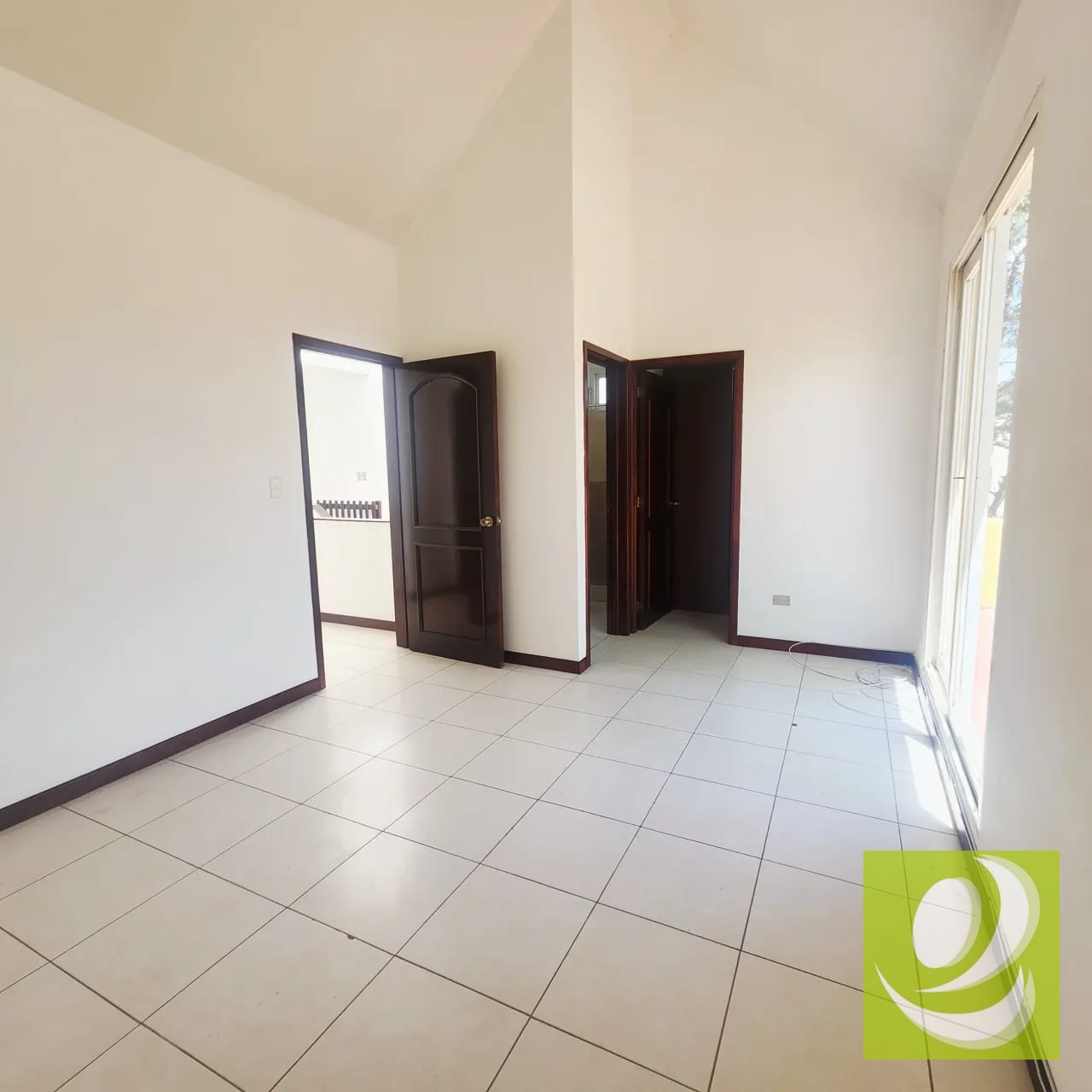Vendo Casa en CAES ENTRE VERDES — Casa en Venta en Entreverdes, Carretera a El Salvador, Guatemala, Ciudad — foto 5 de 9