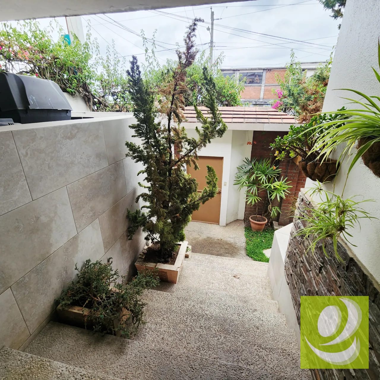 Amplia Casa en Venta con Acabados de Primera en zona 3 Mixco — Casa en Venta en Inara Cuatro Norte, Zona 2 Mixco, Guatemala, Ciudad — foto 2 de 6